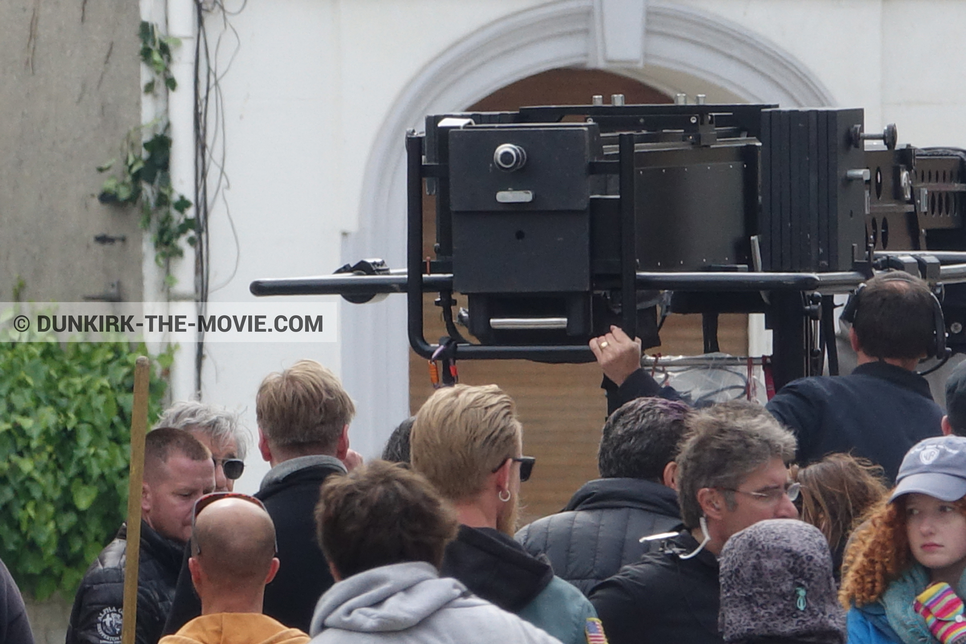 Photo avec Christopher Nolan, Rue Belle Rade, équipe technique, Nilo Otero,  des dessous du Film Dunkerque de Nolan