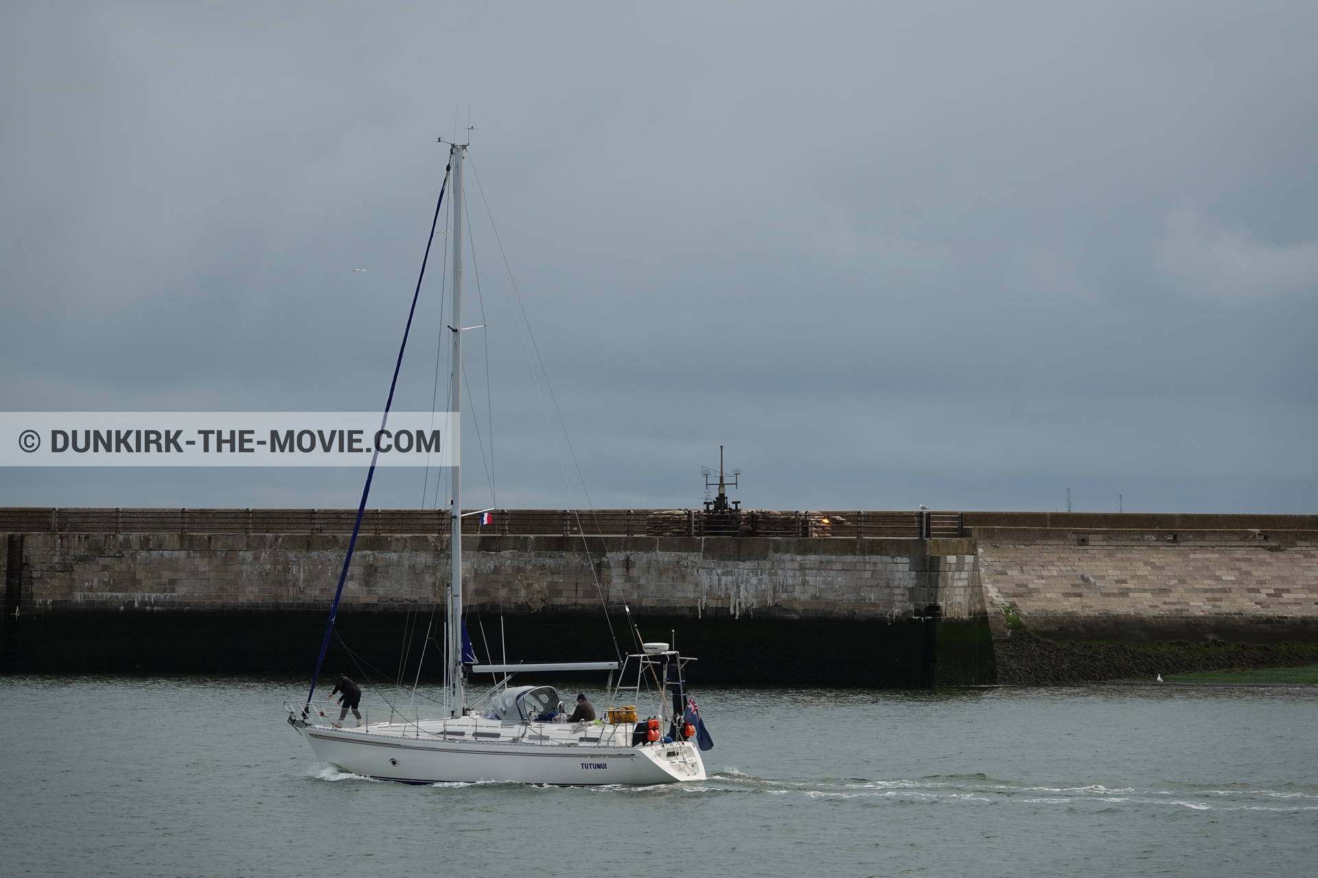 Photo avec ciel gris, jetée EST,  des dessous du Film Dunkerque de Nolan
