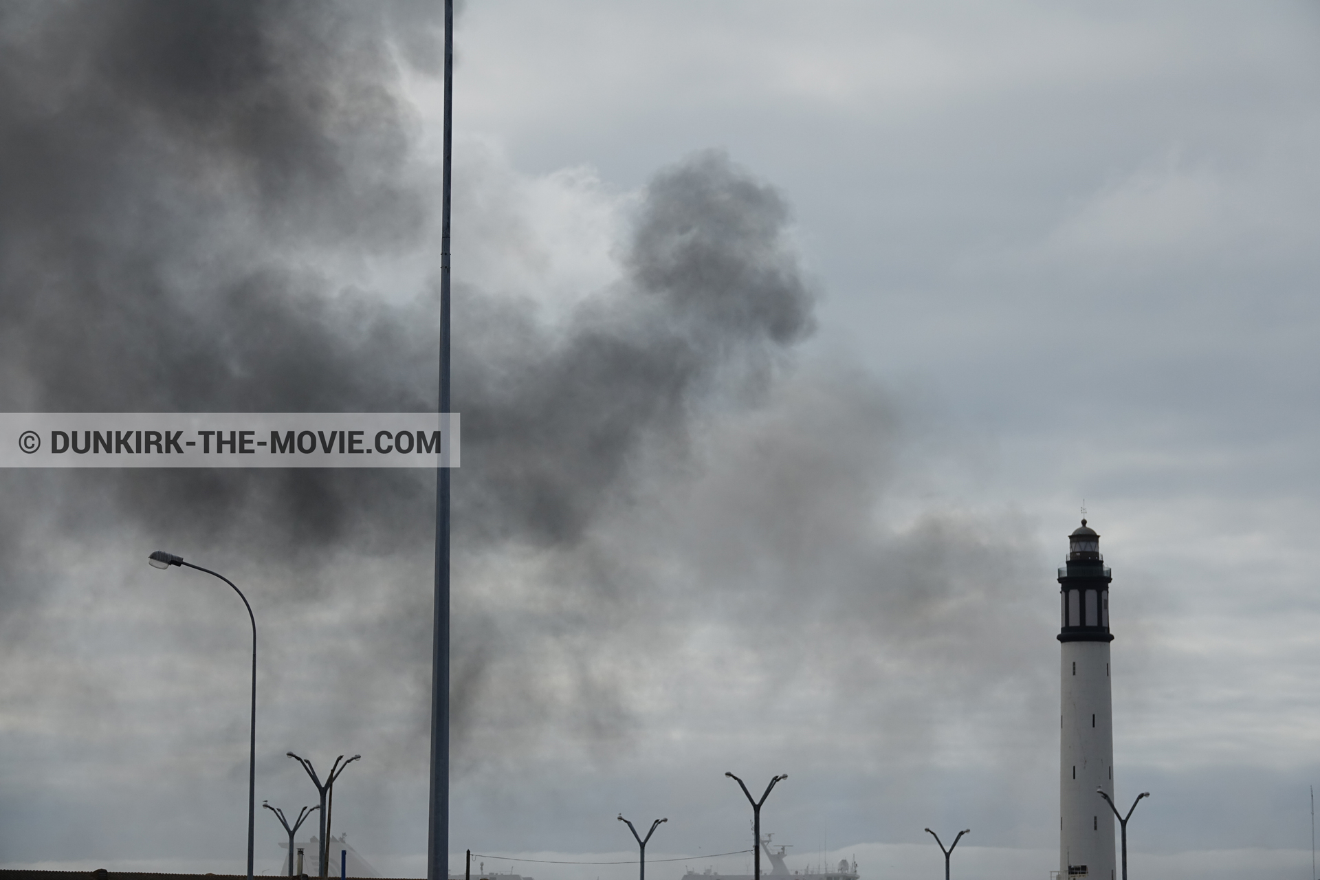 Fotos con humo negro, faro de Dunkerque,  durante el rodaje de la película Dunkerque de Nolan