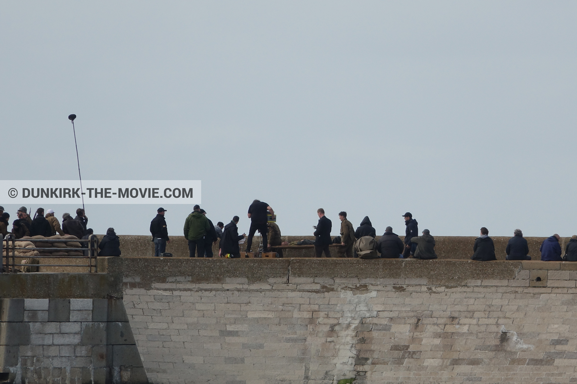 Fotos con muelle del ESTE, Christopher Nolan, equipo técnica,  durante el rodaje de la película Dunkerque de Nolan