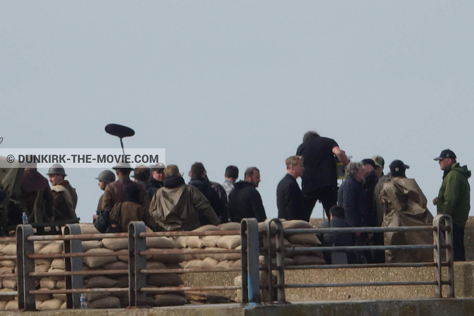 Fotos con extras, muelle del ESTE, Christopher Nolan,  durante el rodaje de la película Dunkerque de Nolan