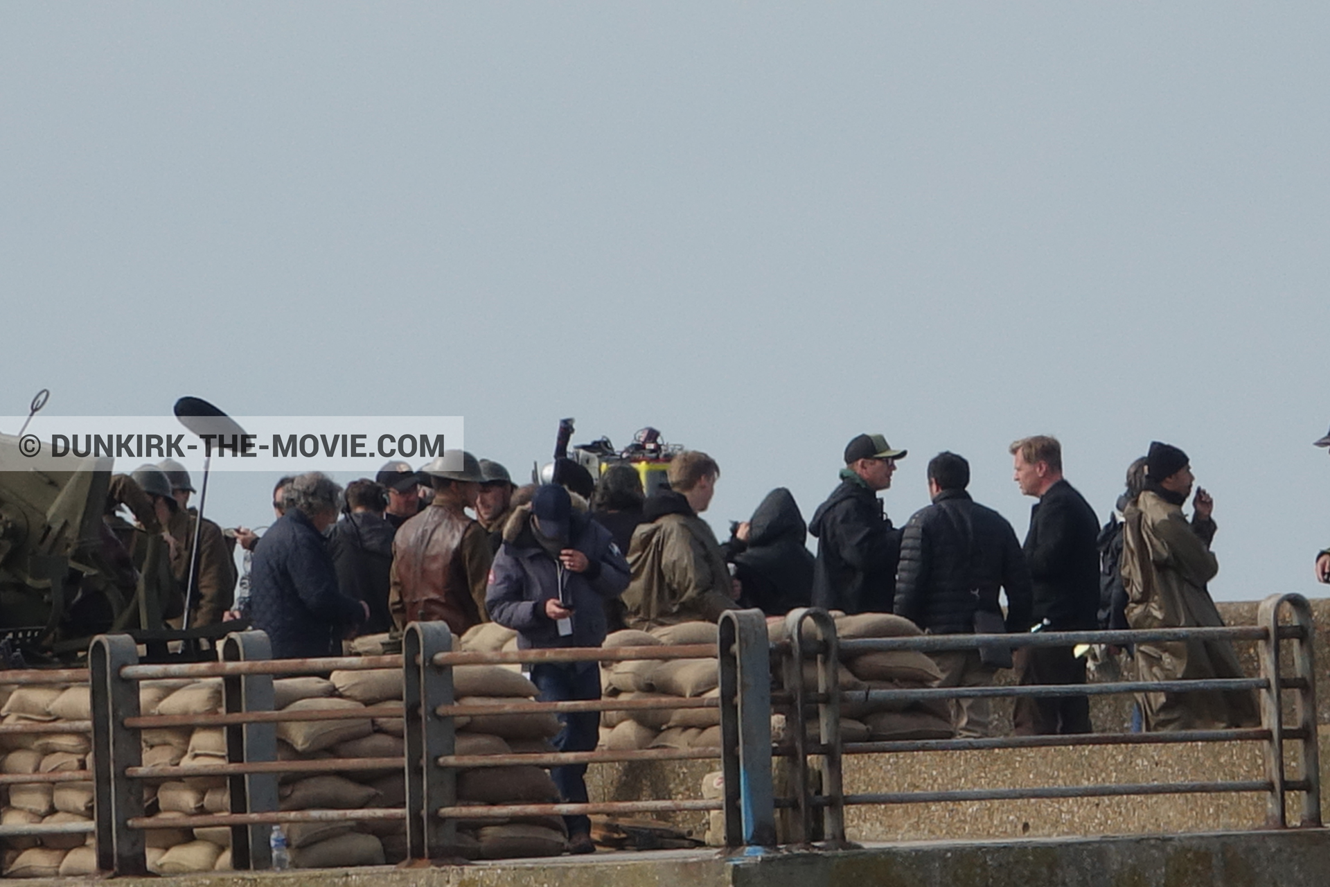 Fotos con extras, muelle del ESTE, Christopher Nolan,  durante el rodaje de la película Dunkerque de Nolan