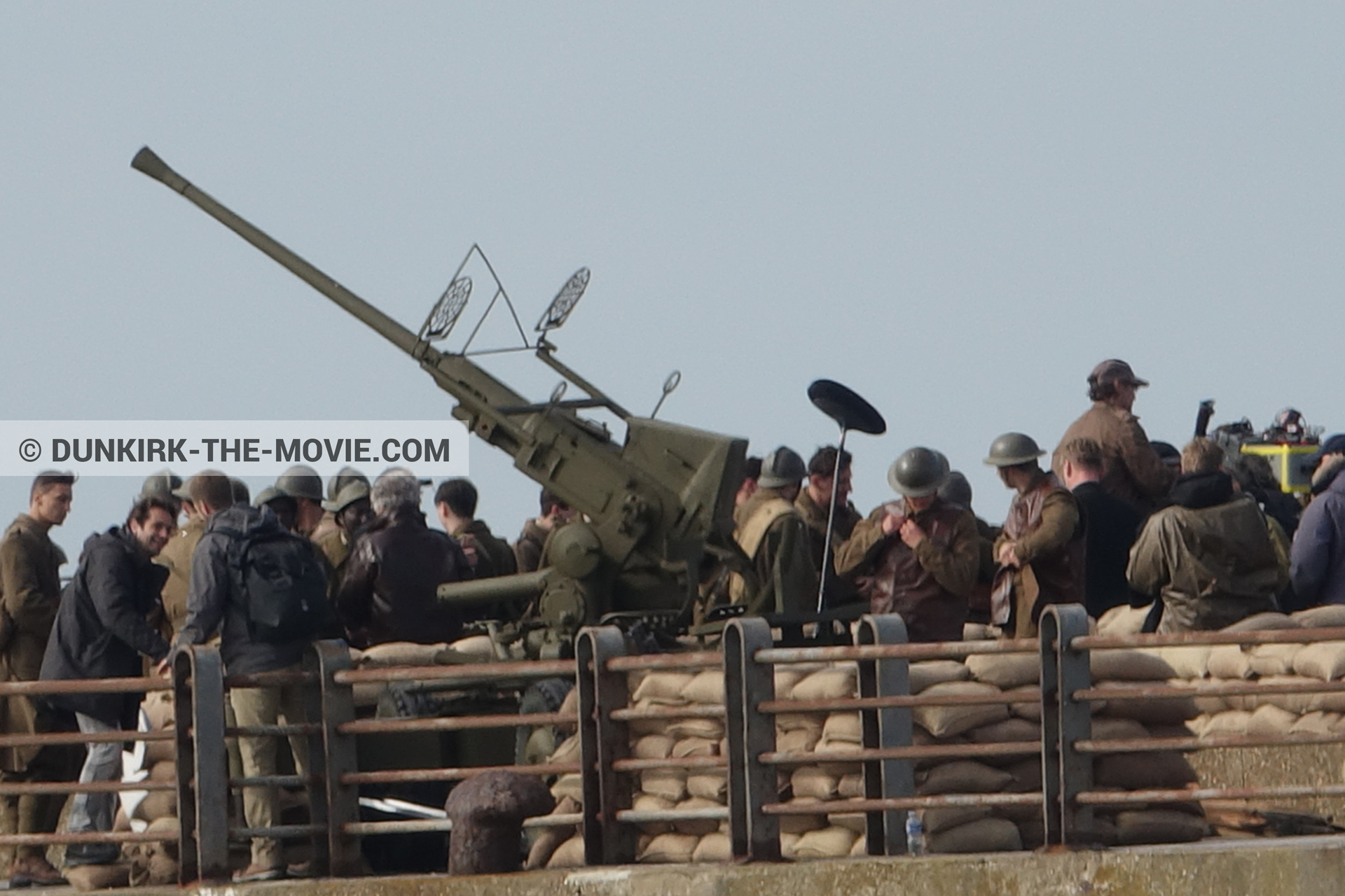 Fotos con cámara IMAX, cañón, extras, muelle del ESTE, Christopher Nolan, Nilo Otero,  durante el rodaje de la película Dunkerque de Nolan