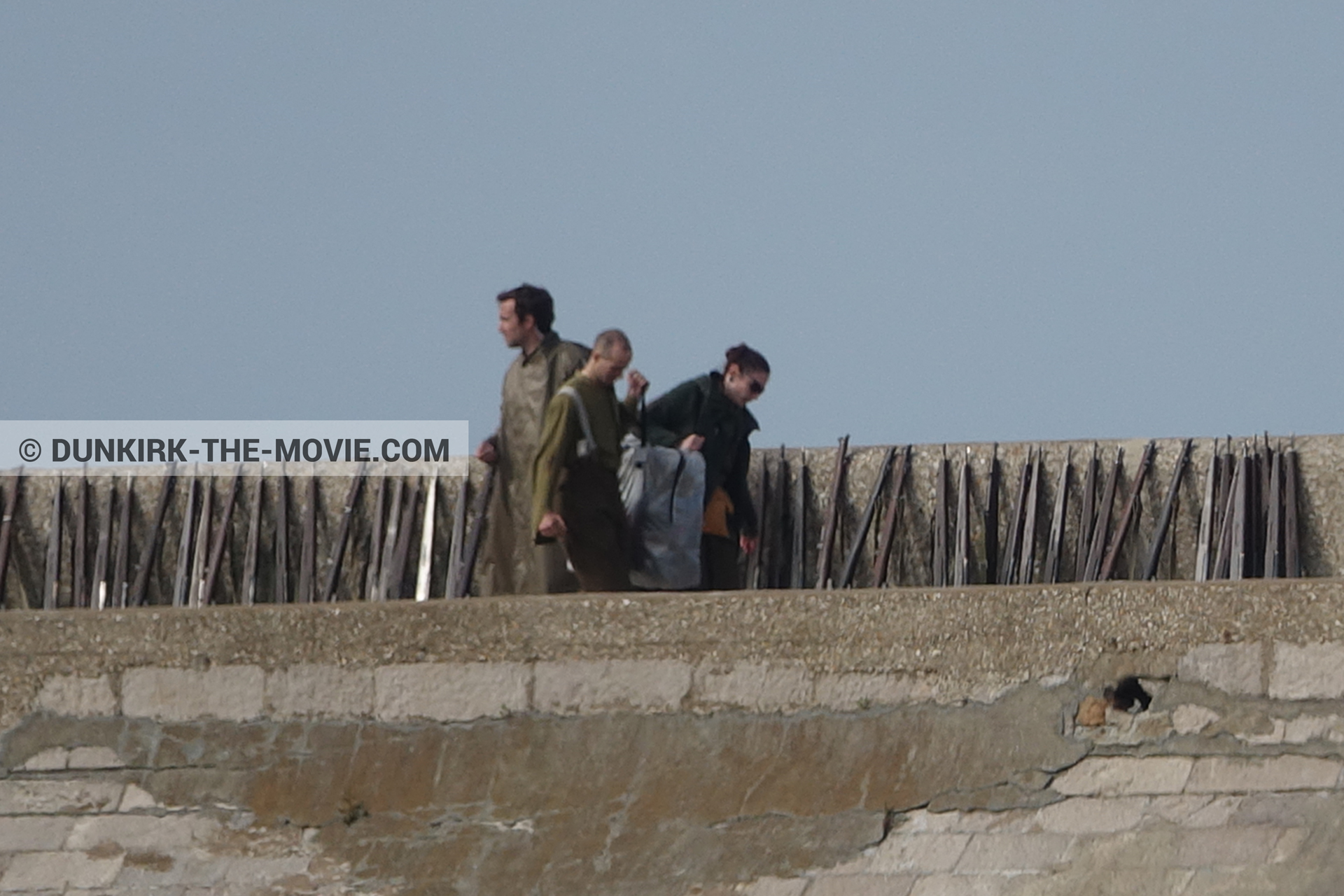 Photo avec figurants, jetée EST, équipe technique,  des dessous du Film Dunkerque de Nolan