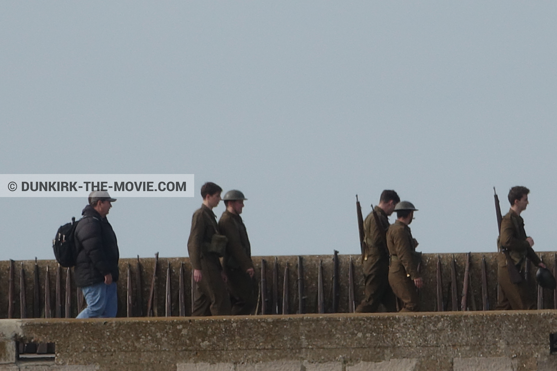 Fotos con extras, muelle del ESTE, equipo técnica,  durante el rodaje de la película Dunkerque de Nolan