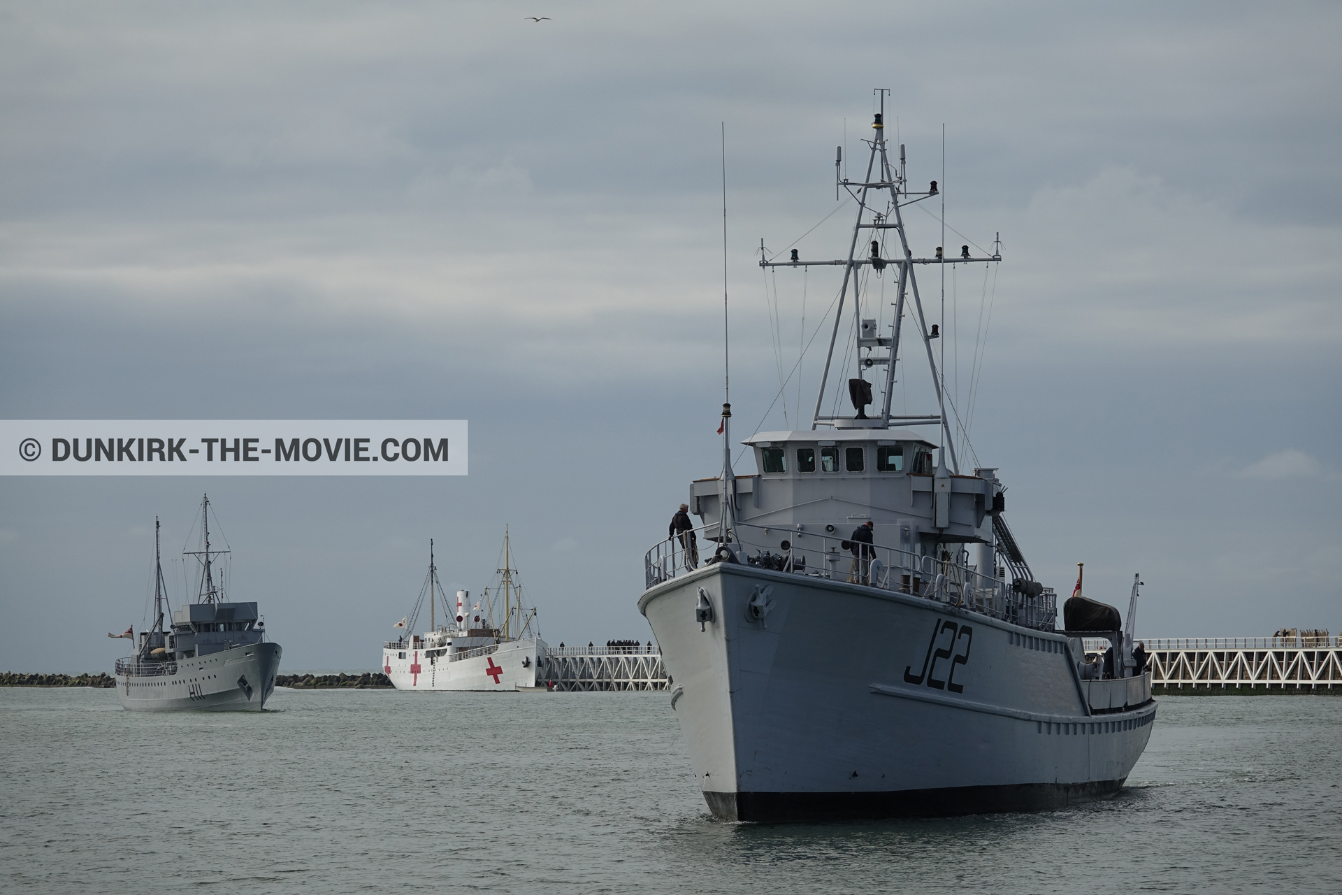 Photo avec bateau, H11 - MLV Castor, J22 -Hr.Ms. Naaldwijk, jetée EST, mer calme, M/S Rogaland,  des dessous du Film Dunkerque de Nolan