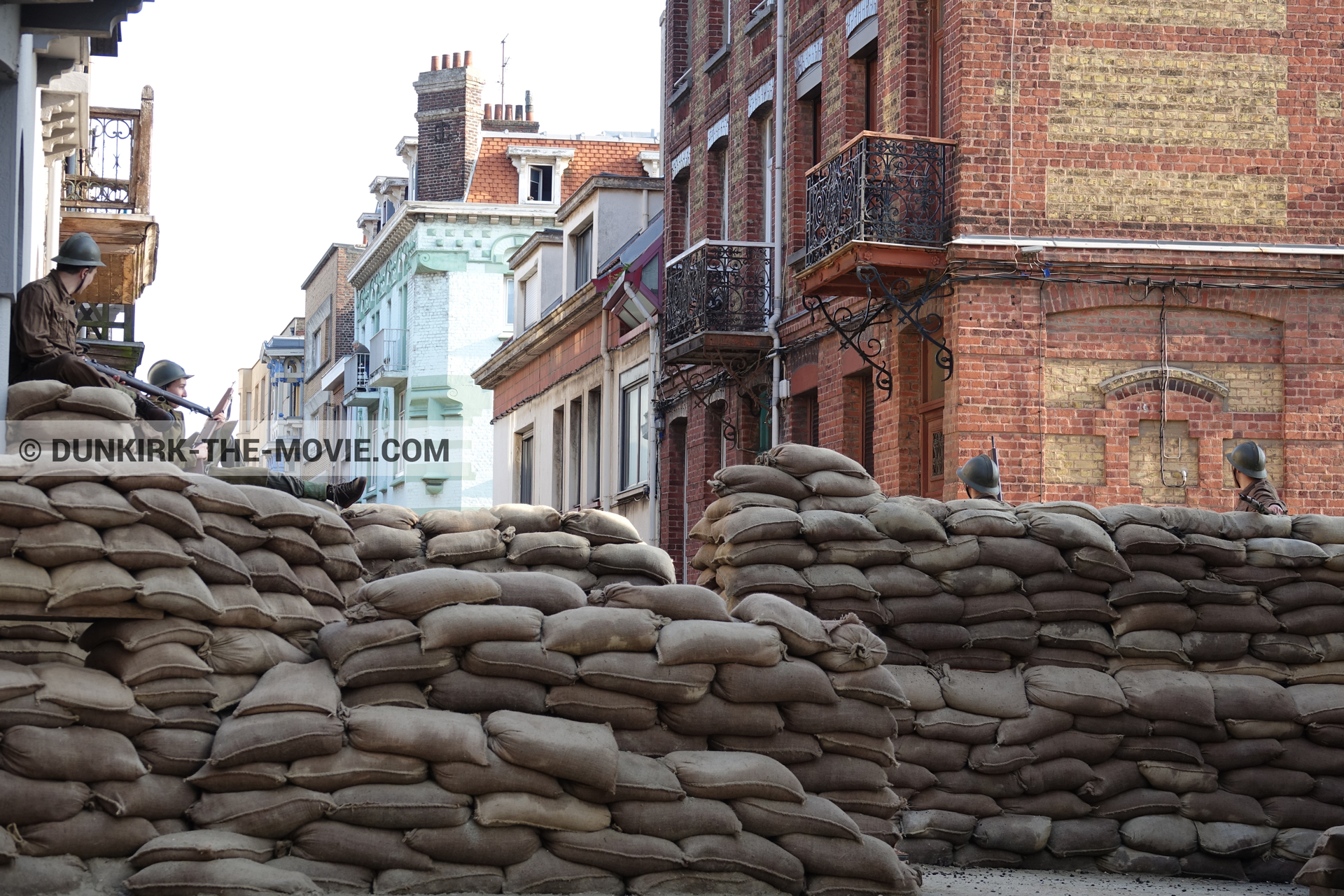 Picture with supernumeraries, Belle Rade street,  from behind the scene of the Dunkirk movie by Nolan