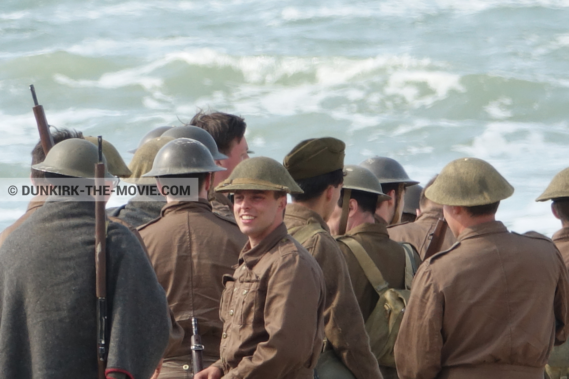 Photo avec figurants, mer agitée,  des dessous du Film Dunkerque de Nolan