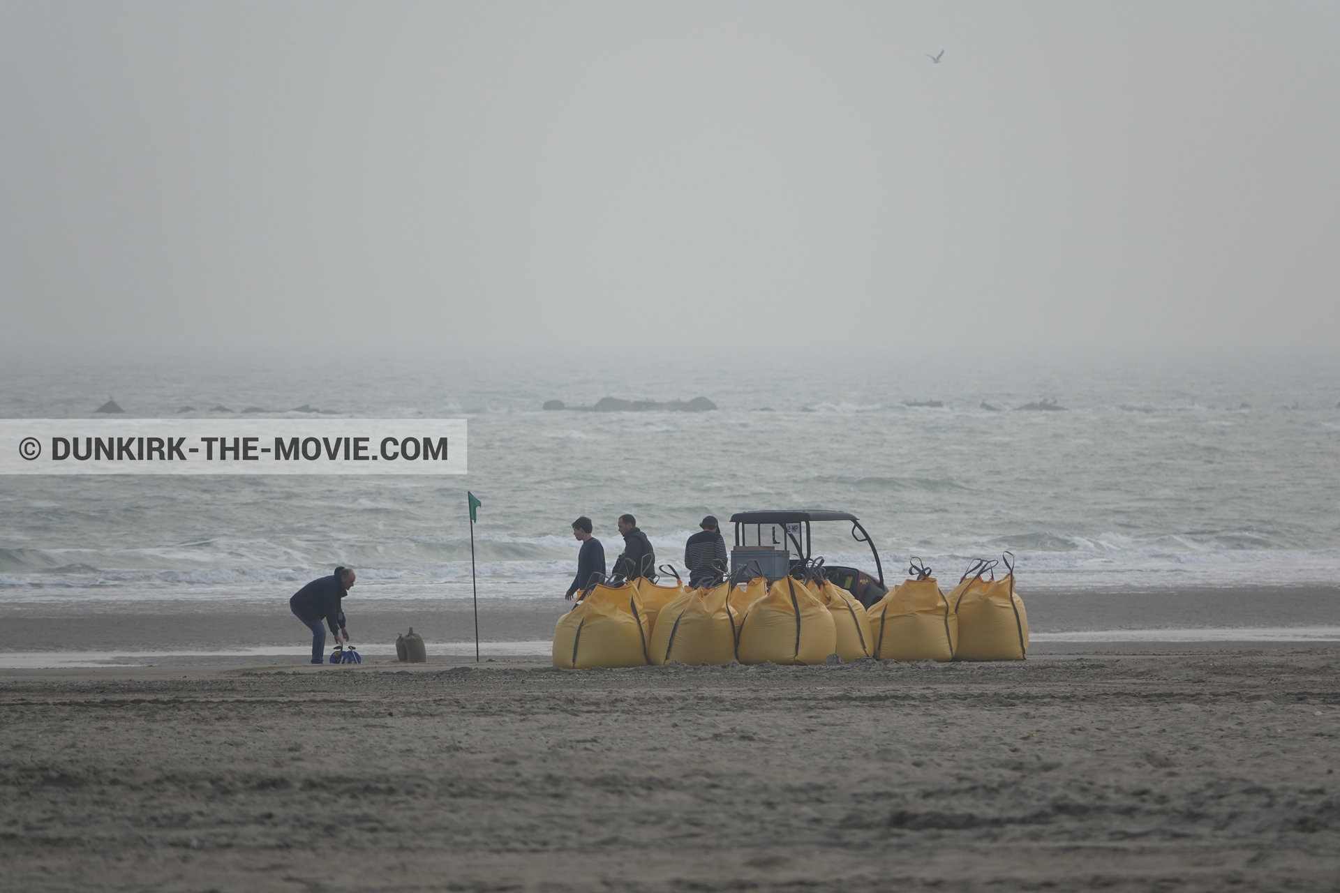 Fotos con Malo les Bains, playa, equipo técnica,  durante el rodaje de la película Dunkerque de Nolan