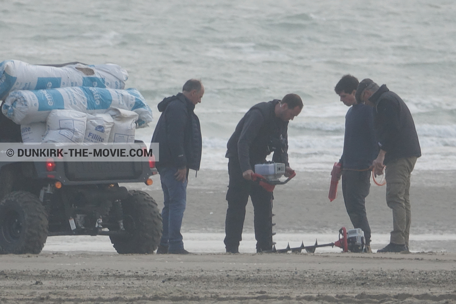 Fotos con Malo les Bains, playa, equipo técnica,  durante el rodaje de la película Dunkerque de Nolan