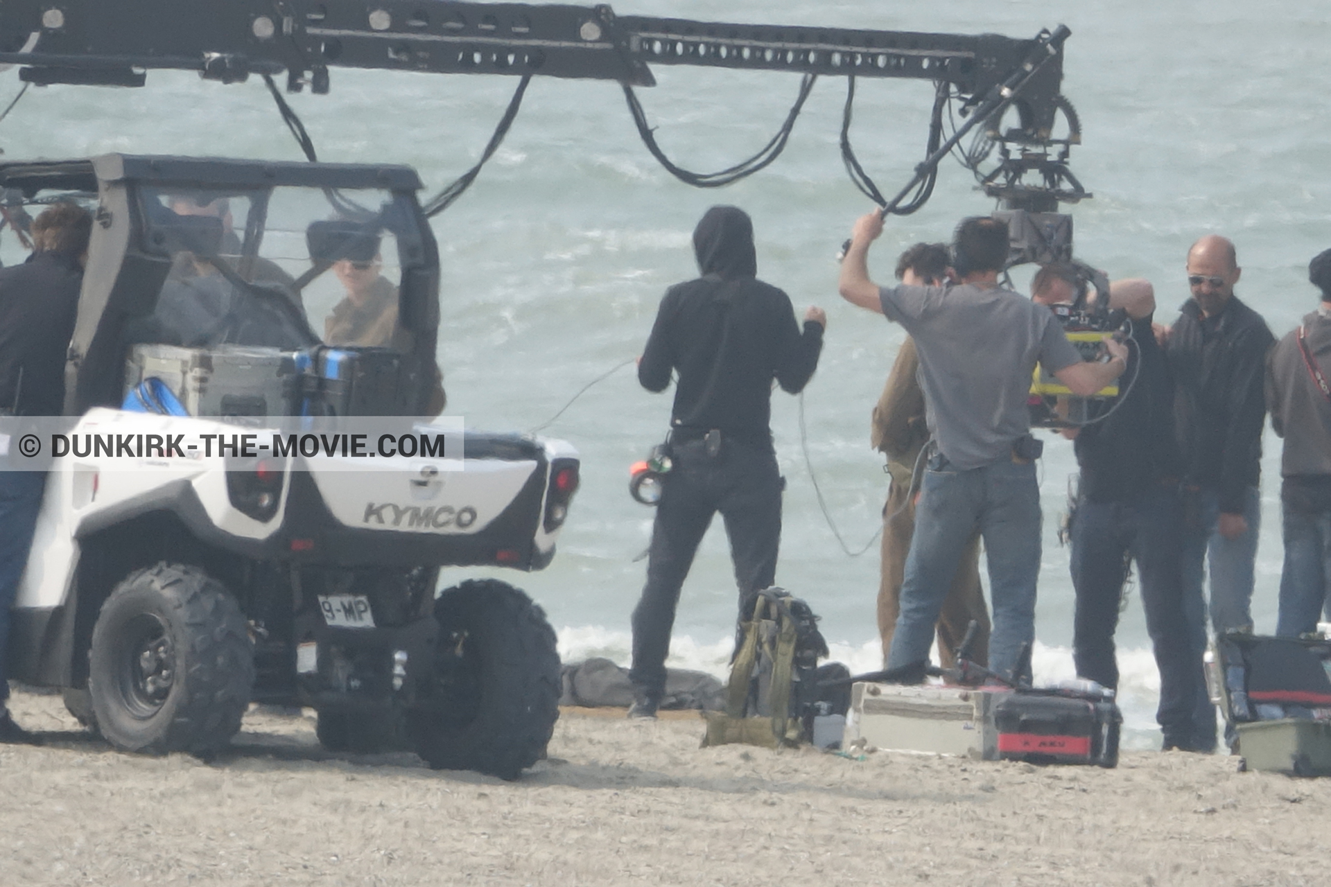 Fotos con cámara IMAX, playa, equipo técnica,  durante el rodaje de la película Dunkerque de Nolan