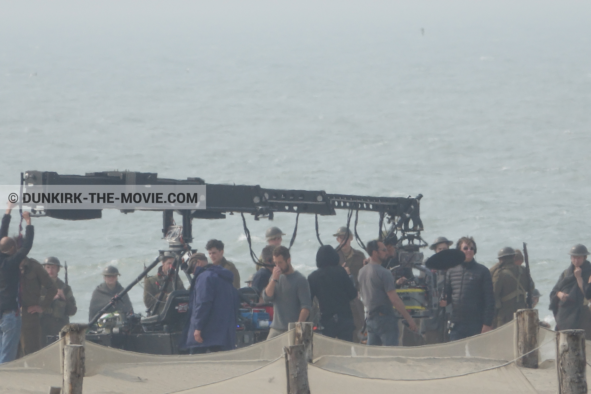 Fotos con cámara IMAX, extras, playa, equipo técnica,  durante el rodaje de la película Dunkerque de Nolan