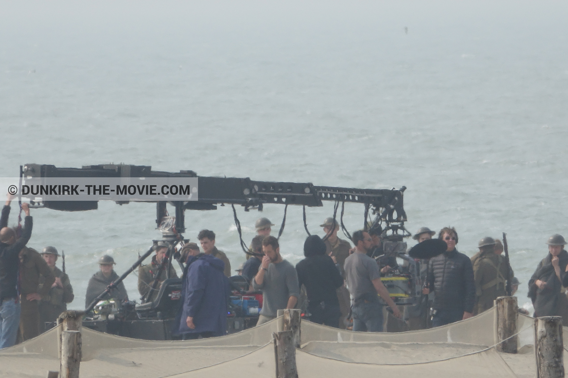 Photo avec camÃ©ra IMAX, figurants, plage, Ã©quipe technique,  des dessous du Film Dunkerque de Nolan