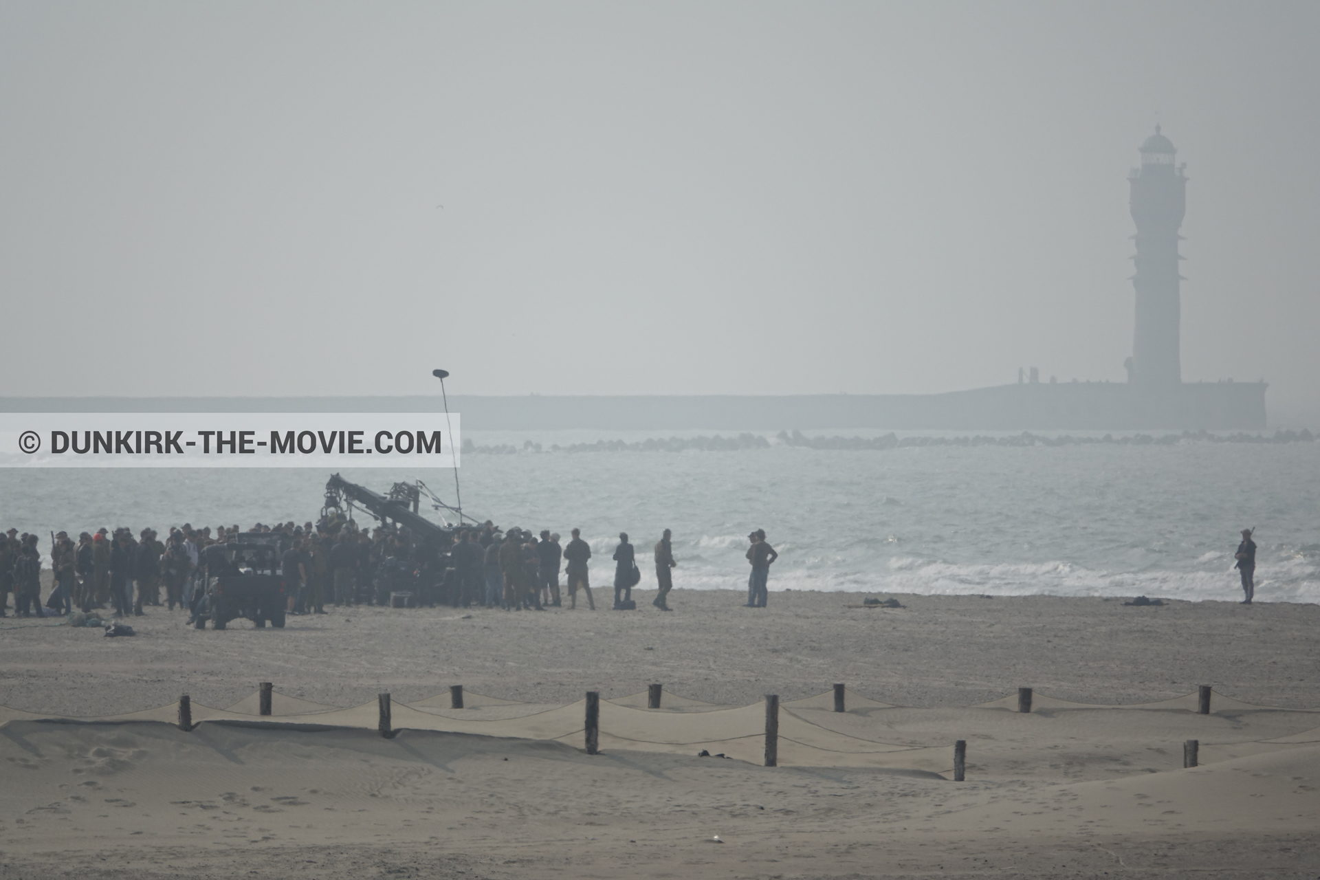 Photo avec figurants, phare de St Pol sur Mer, plage, équipe technique,  des dessous du Film Dunkerque de Nolan