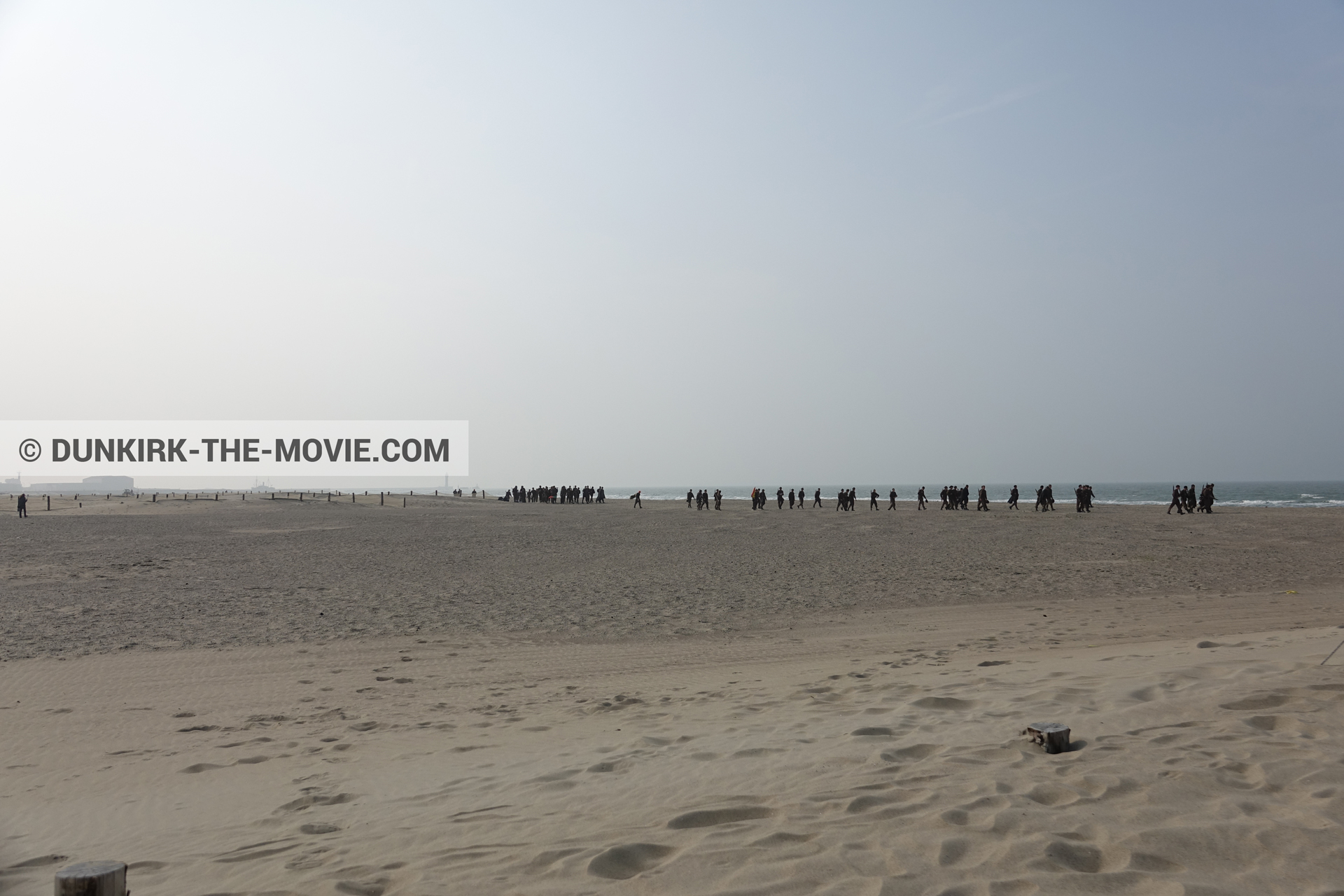 Fotos con extras, playa,  durante el rodaje de la película Dunkerque de Nolan