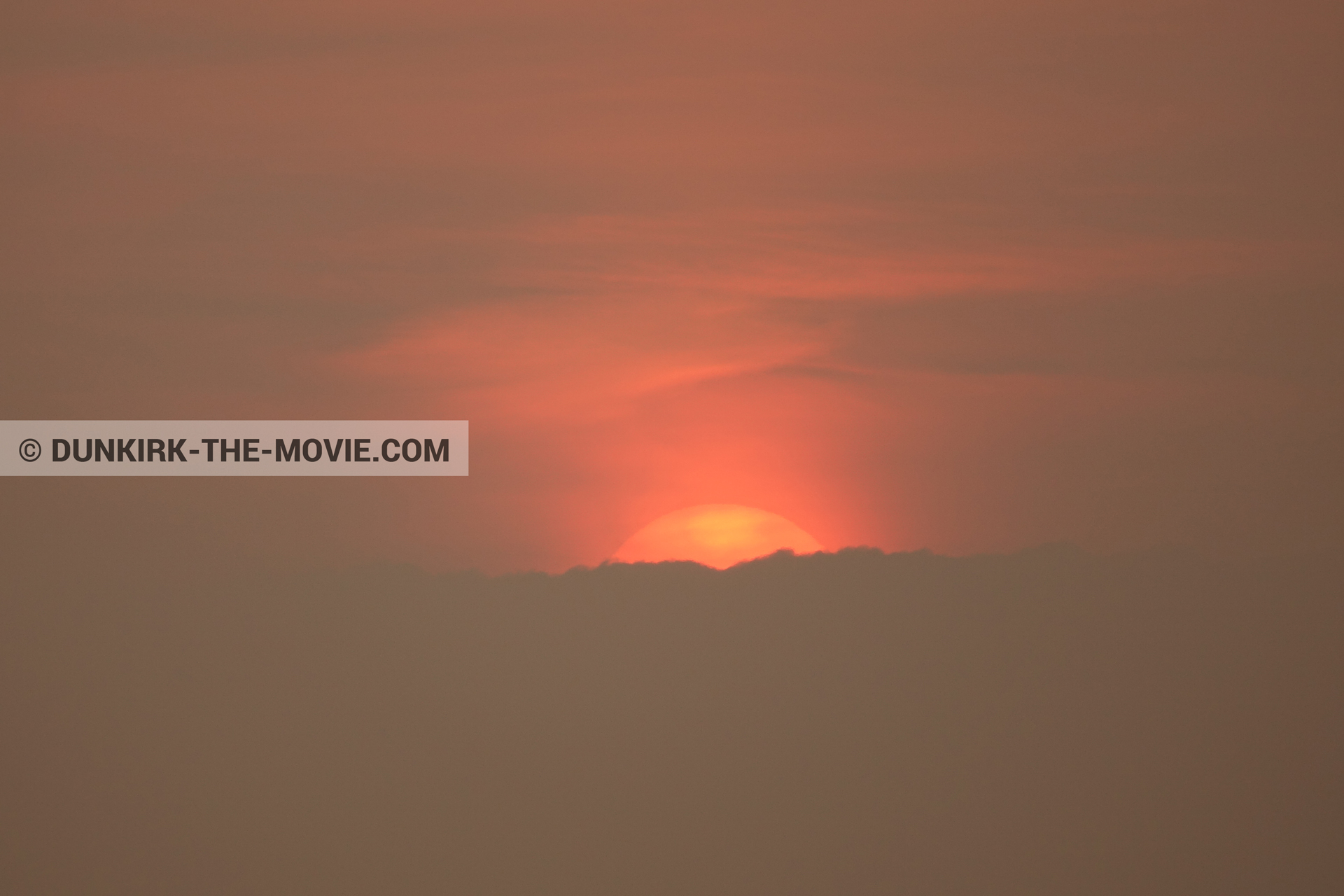 Fotos con cielo anaranjado,  durante el rodaje de la película Dunkerque de Nolan