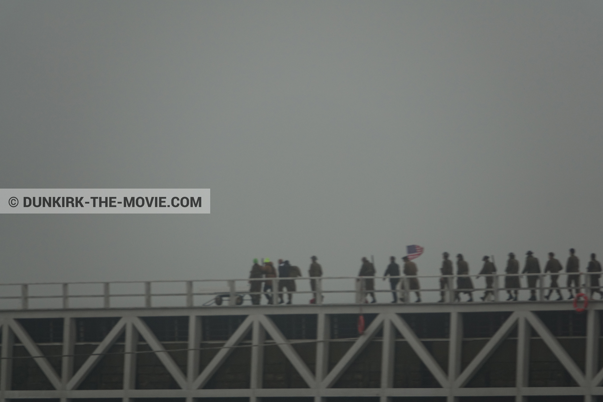 Fotos con cielo gris, extras, muelle del ESTE,  durante el rodaje de la película Dunkerque de Nolan