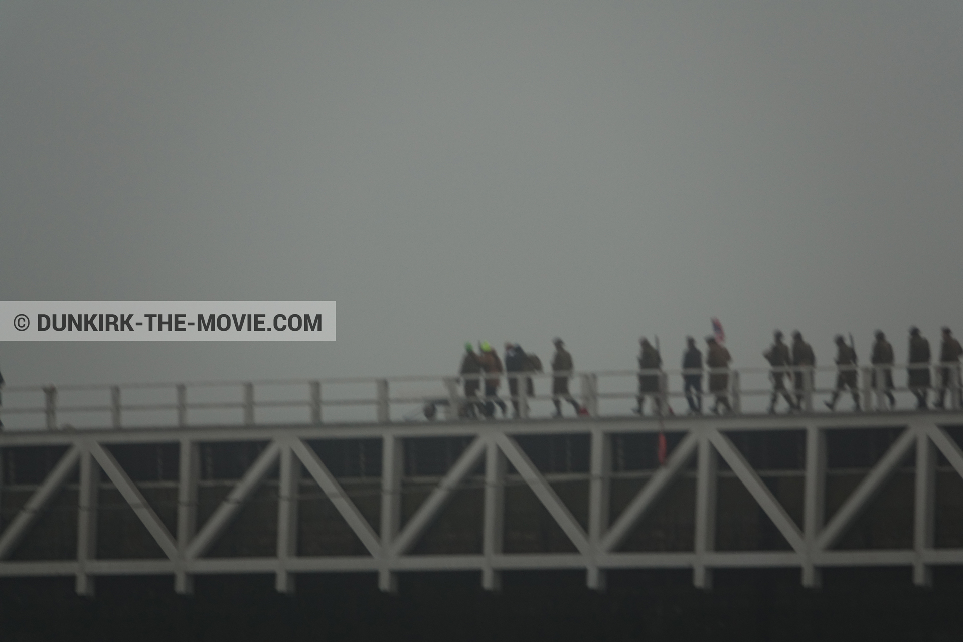 Fotos con cielo gris, extras, muelle del ESTE,  durante el rodaje de la película Dunkerque de Nolan