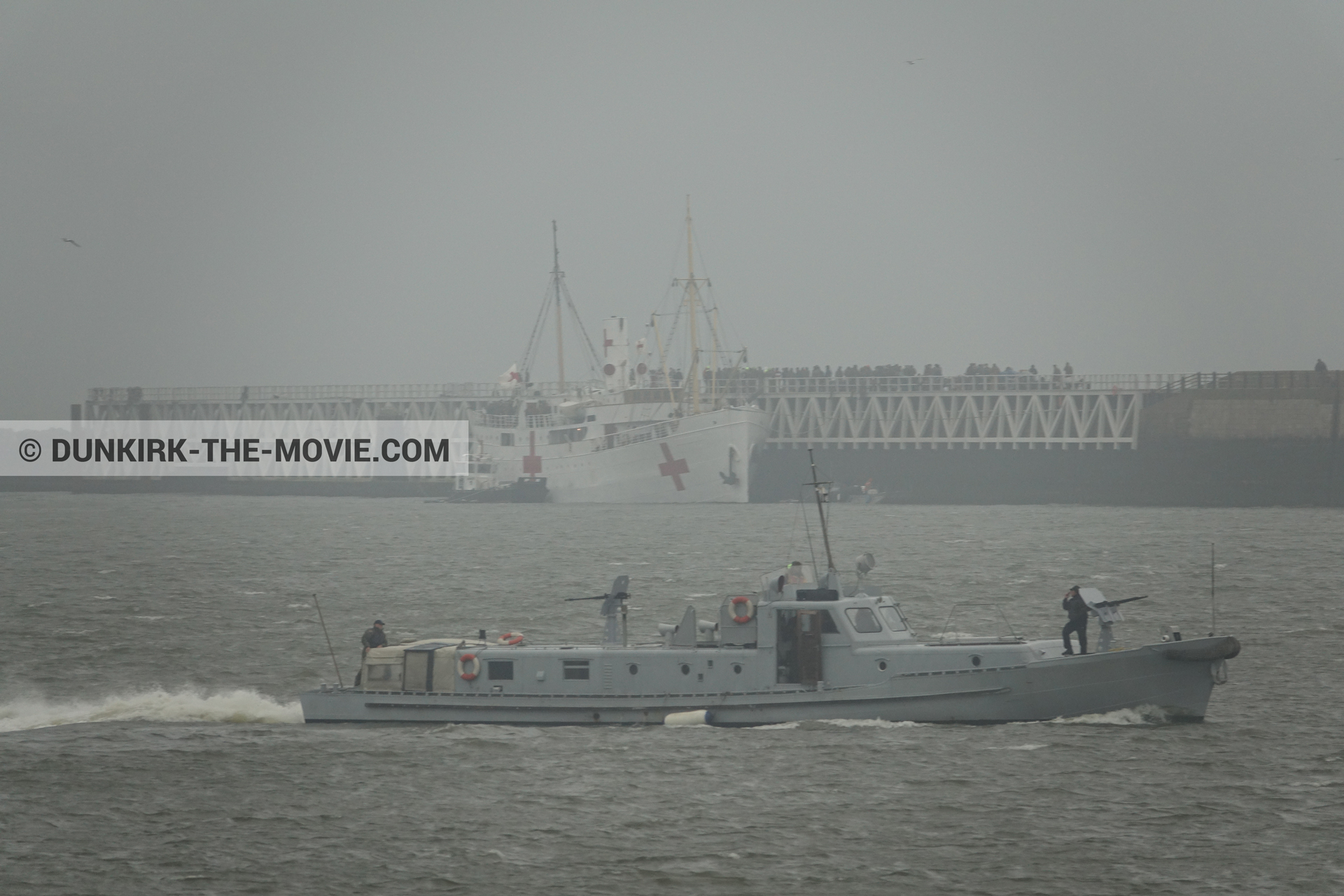 Photo avec bateau, figurants, jetée EST, M/S Rogaland, USN P22,  des dessous du Film Dunkerque de Nolan