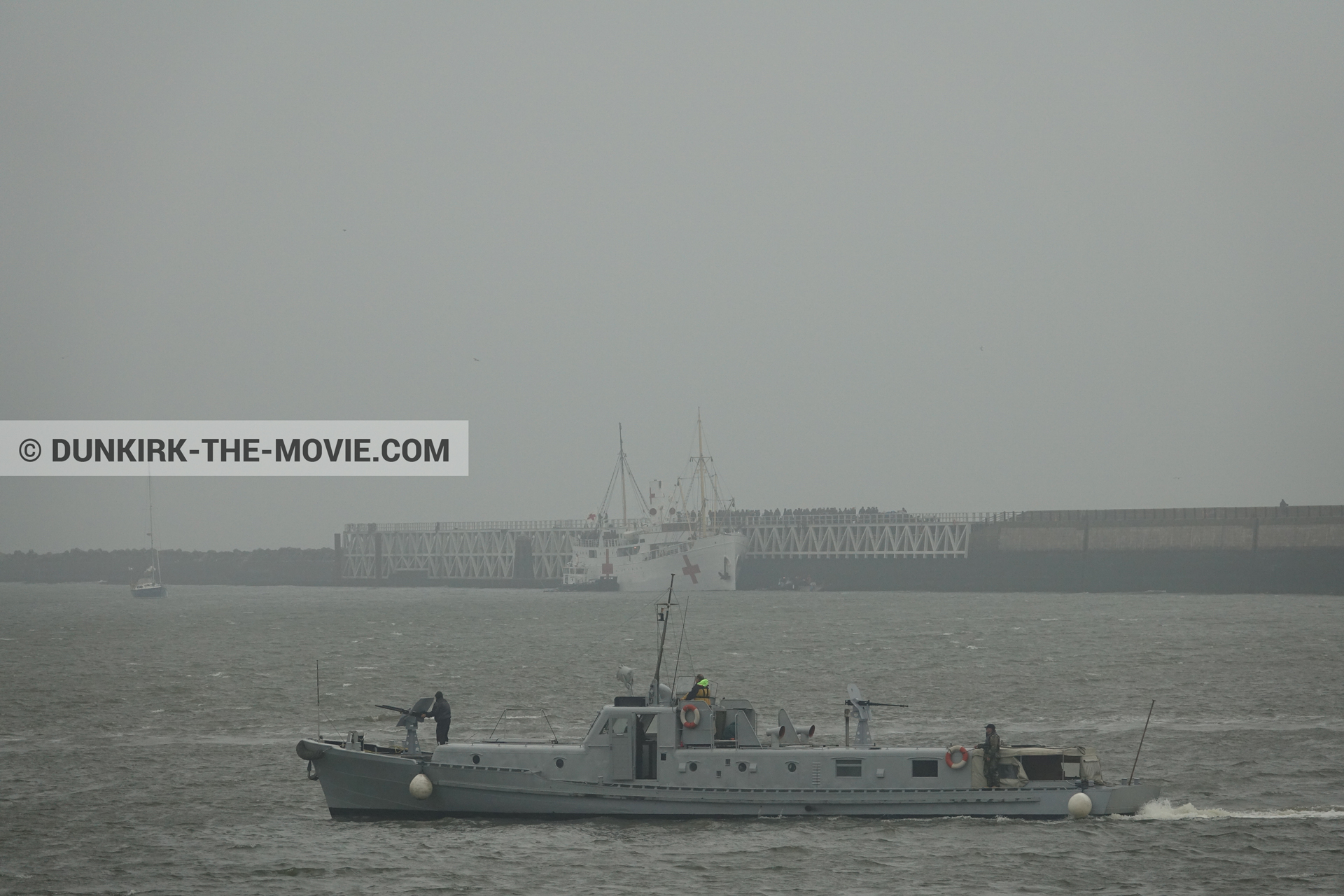 Photo avec bateau, ciel gris, jetée EST, M/S Rogaland, USN P22,  des dessous du Film Dunkerque de Nolan