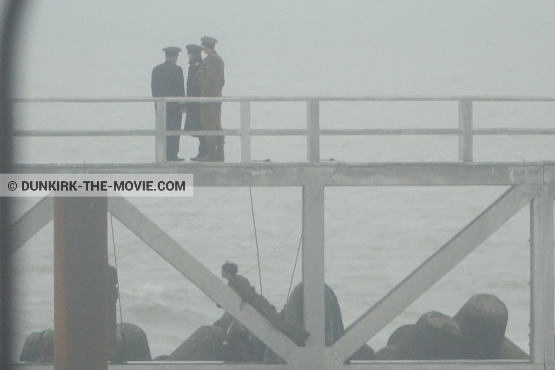 Photo avec acteur, ciel gris, jetÃ©e EST,  des dessous du Film Dunkerque de Nolan