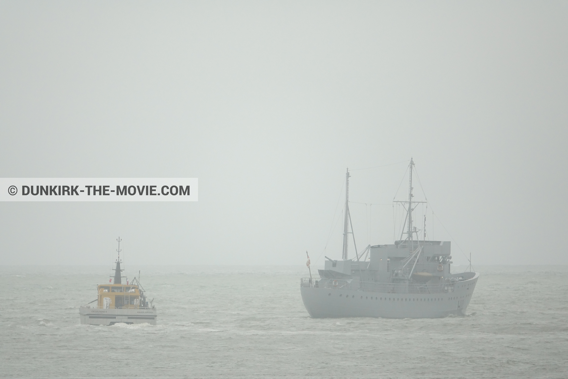 Photo avec bateau, ciel gris, H11 - MLV Castor, mer calme, Ocean Wind 4,  des dessous du Film Dunkerque de Nolan