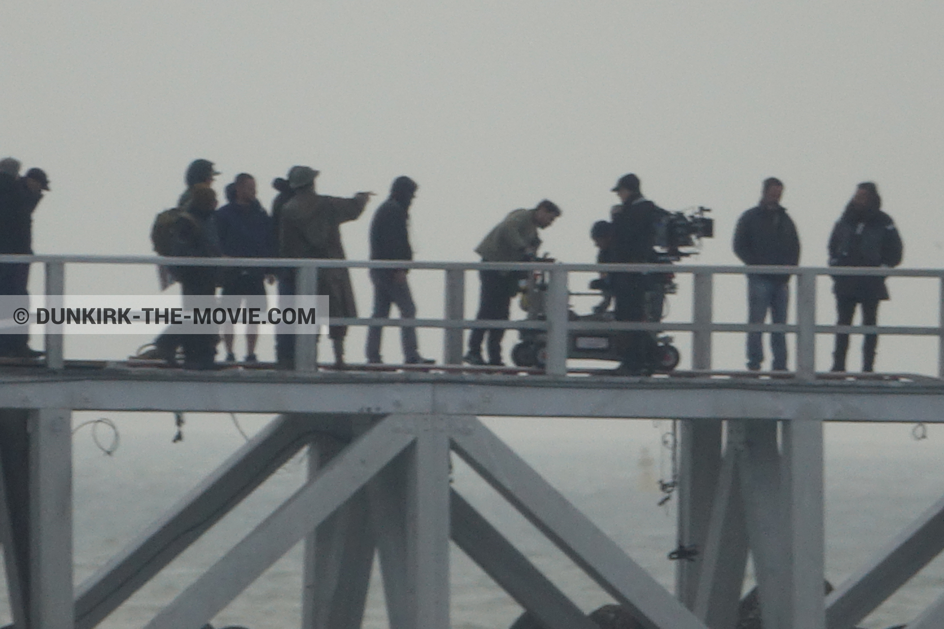 Photo avec camÃ©ra IMAX, ciel gris, Hoyte van Hoytema, jetÃ©e EST, Ã©quipe technique,  des dessous du Film Dunkerque de Nolan