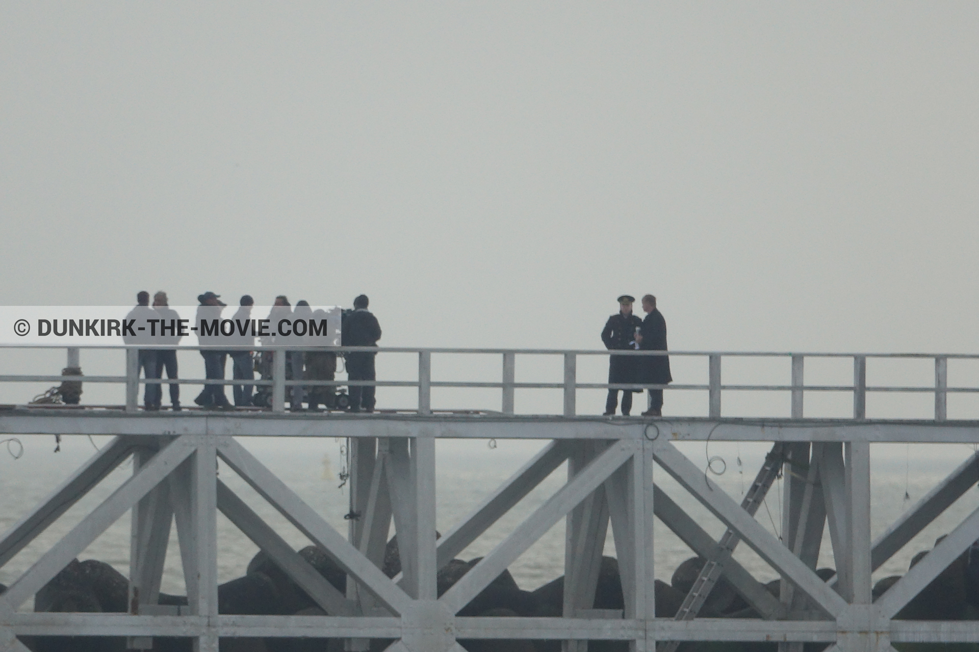 Photo avec acteur, ciel gris, jetÃ©e EST, Kenneth Branagh, Christopher Nolan, Ã©quipe technique, Nilo Otero,  des dessous du Film Dunkerque de Nolan