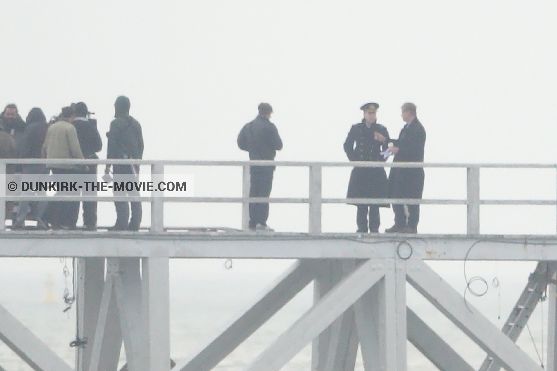 Fotos con actor, Kenneth Branagh, Christopher Nolan, equipo técnica,  durante el rodaje de la película Dunkerque de Nolan