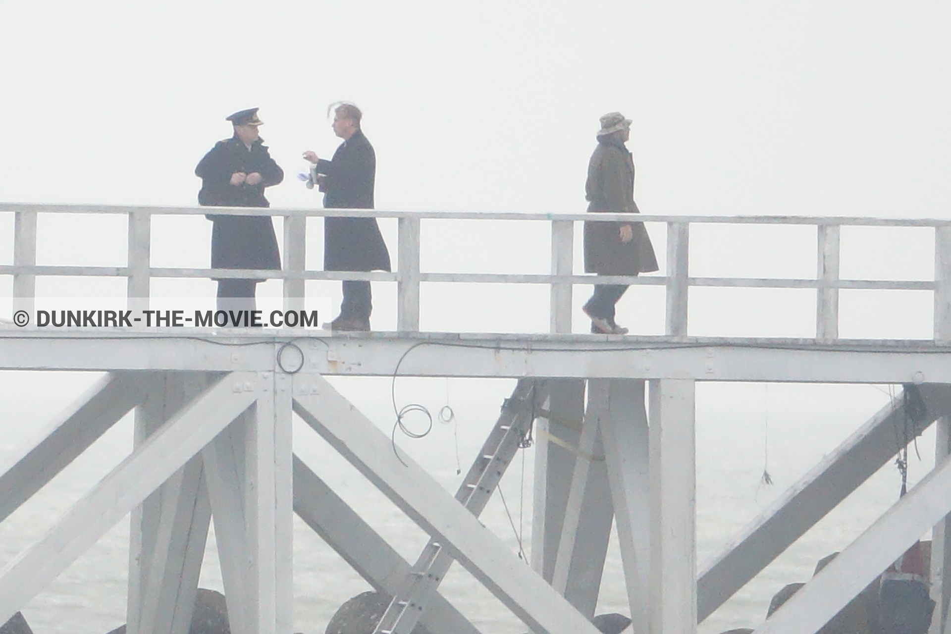 Fotos con muelle del ESTE, Kenneth Branagh, Christopher Nolan, equipo técnica,  durante el rodaje de la película Dunkerque de Nolan