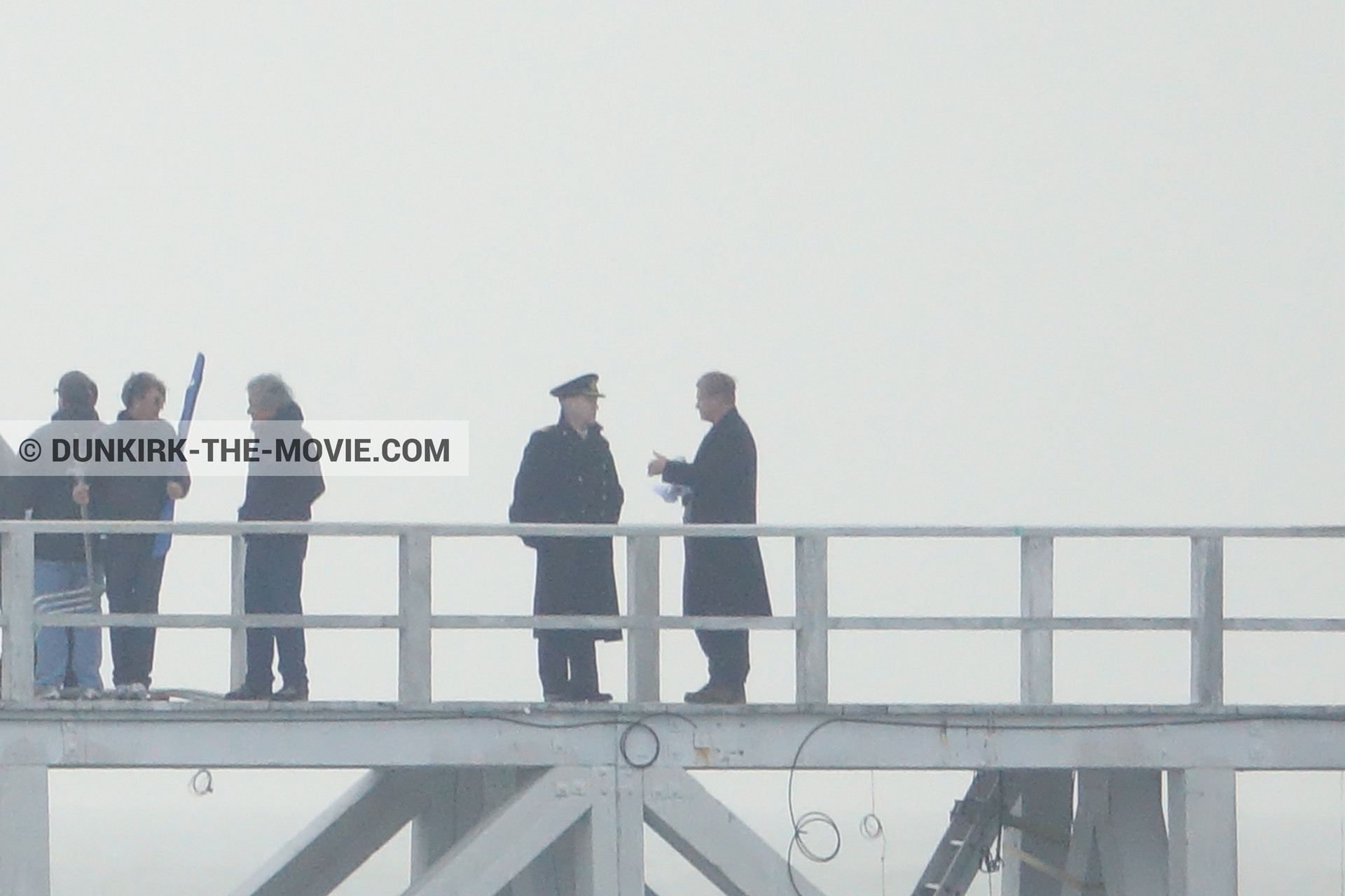 Fotos con muelle del ESTE, Kenneth Branagh, Christopher Nolan, equipo técnica, Nilo Otero,  durante el rodaje de la película Dunkerque de Nolan