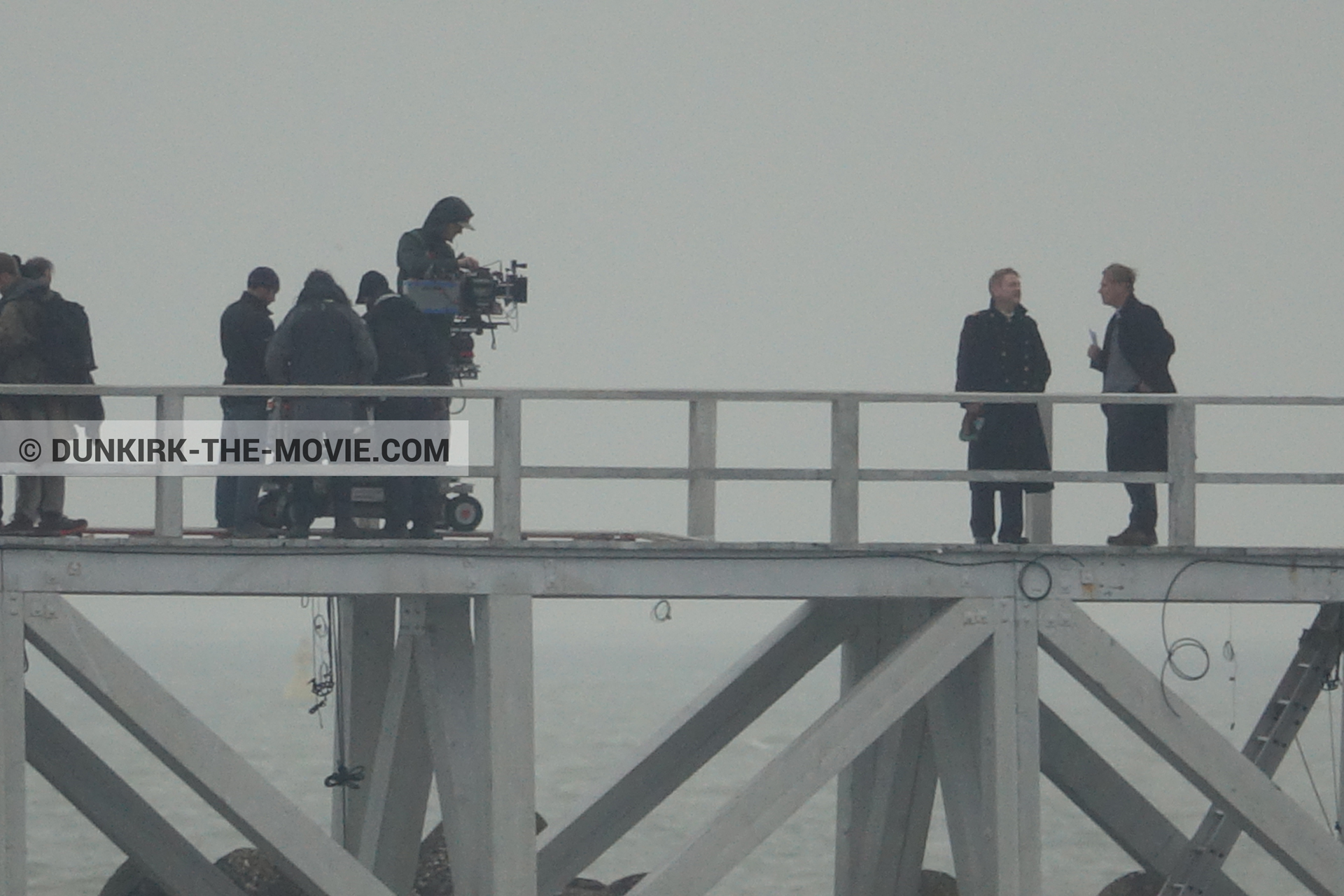 Photo avec camÃ©ra IMAX, ciel gris, Hoyte van Hoytema, jetÃ©e EST, Kenneth Branagh, Christopher Nolan, Ã©quipe technique,  des dessous du Film Dunkerque de Nolan