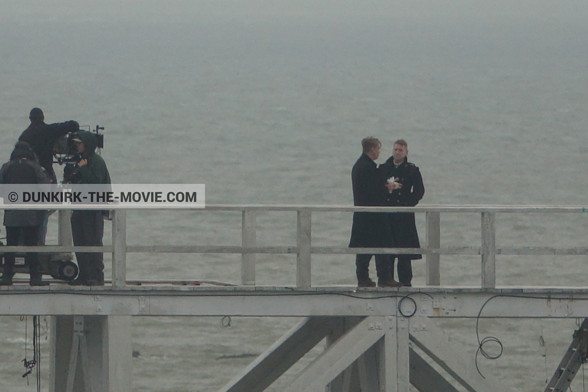 Photo avec ciel gris, jetÃ©e EST, Kenneth Branagh, Christopher Nolan, Ã©quipe technique,  des dessous du Film Dunkerque de Nolan