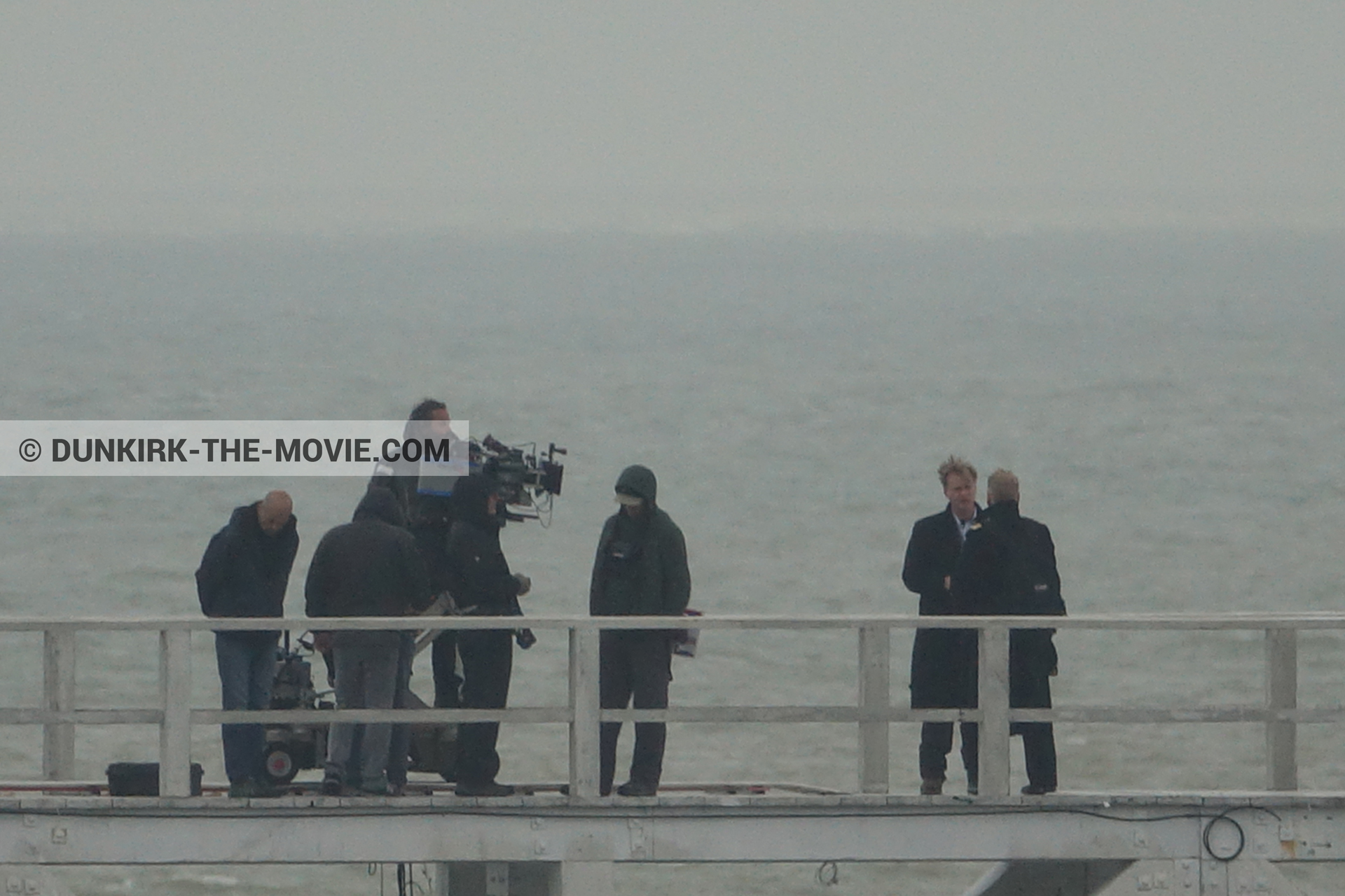 Photo avec ciel gris, jetÃ©e EST, Ã©quipe technique,  des dessous du Film Dunkerque de Nolan