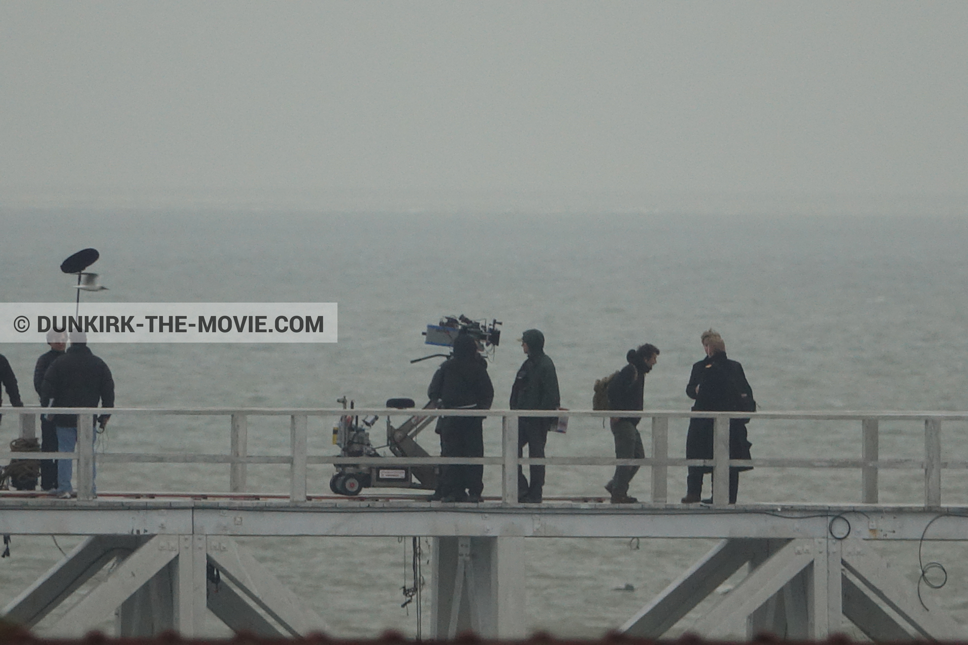 Fotos con cámara IMAX, cielo gris, muelle del ESTE, Kenneth Branagh, Christopher Nolan, equipo técnica,  durante el rodaje de la película Dunkerque de Nolan