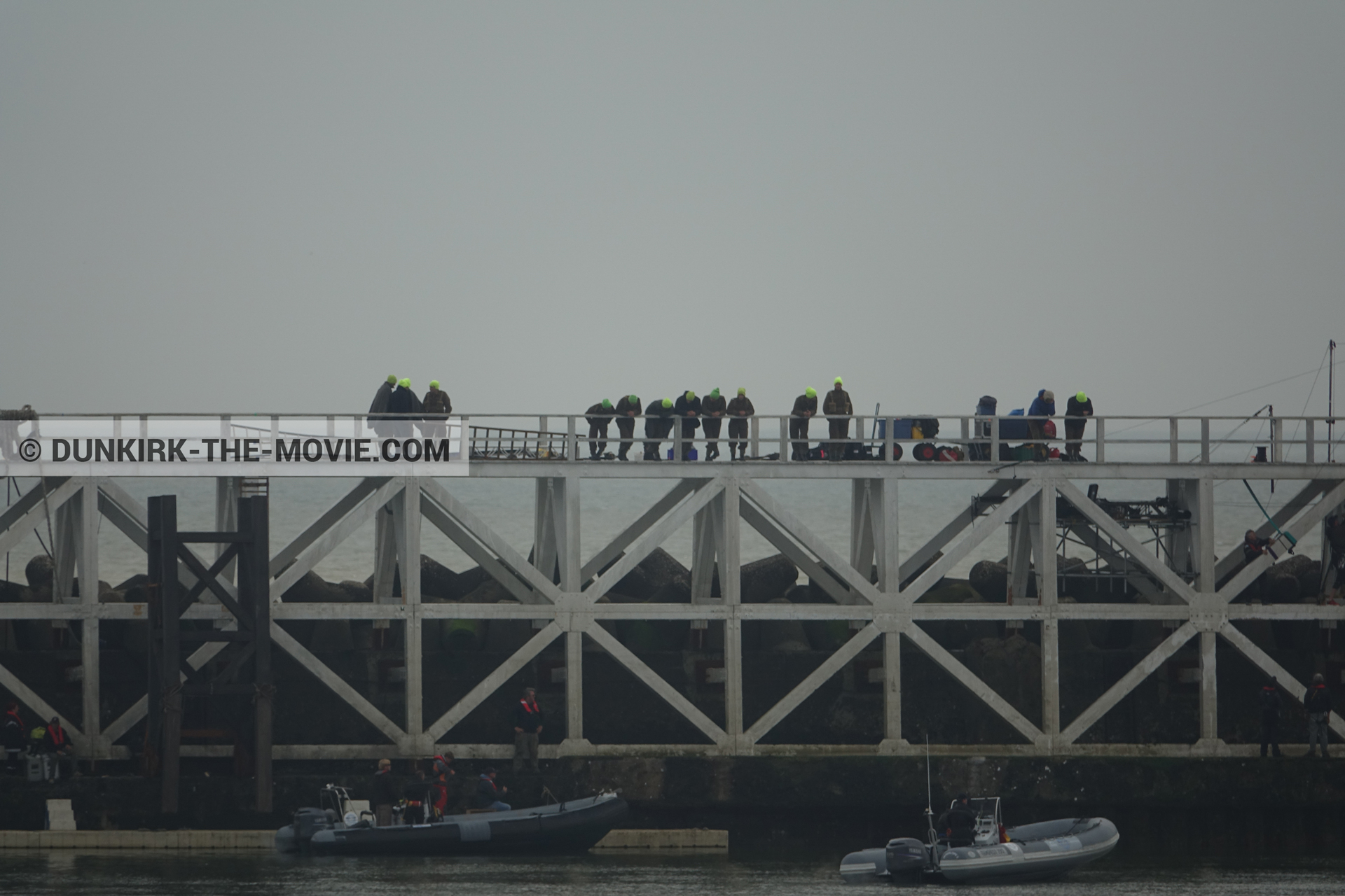 Photo avec ciel gris, jetÃ©e EST, Ã©quipe technique,  des dessous du Film Dunkerque de Nolan