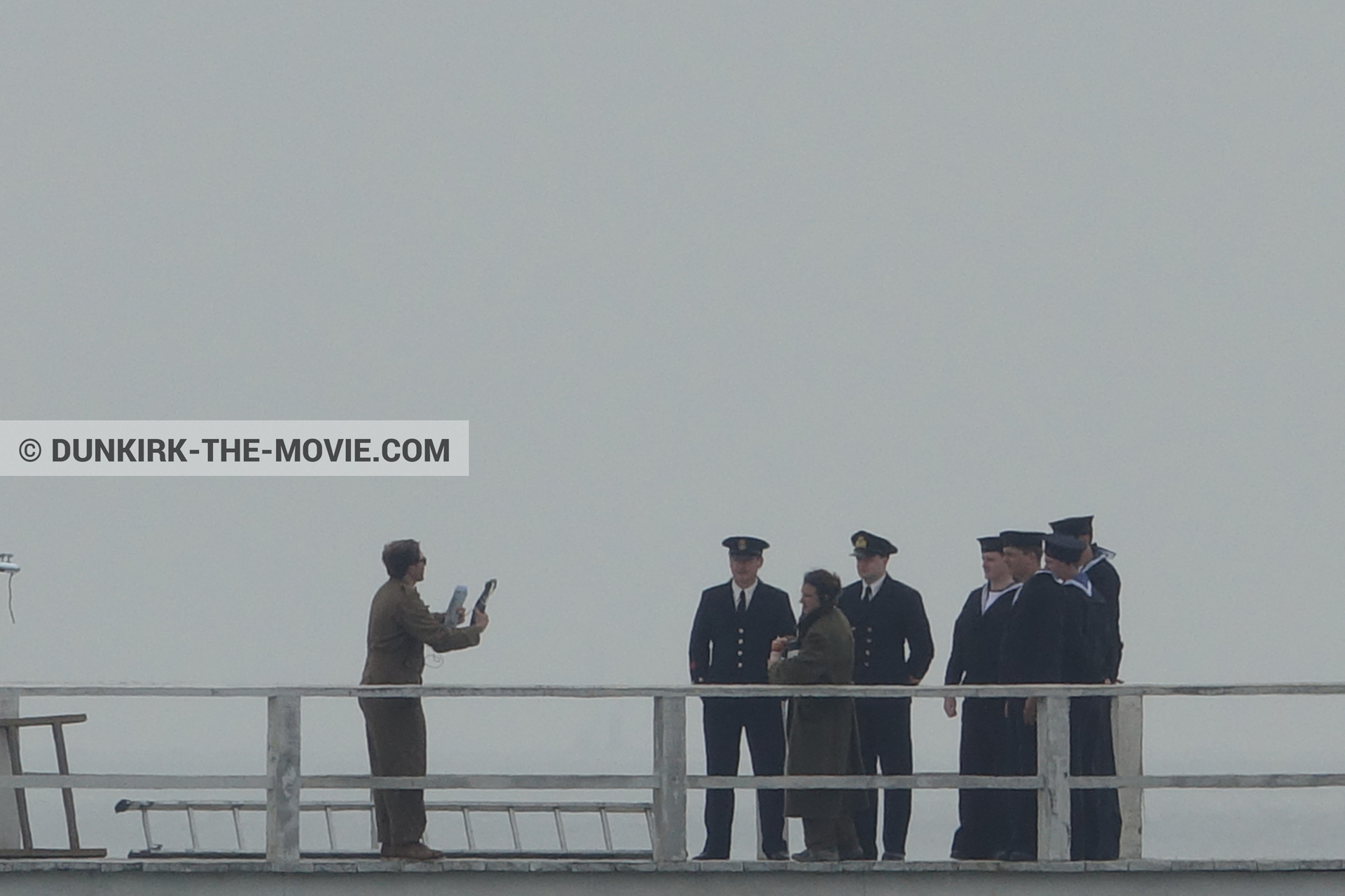 Fotos con cielo gris, extras, muelle del ESTE, equipo técnica,  durante el rodaje de la película Dunkerque de Nolan