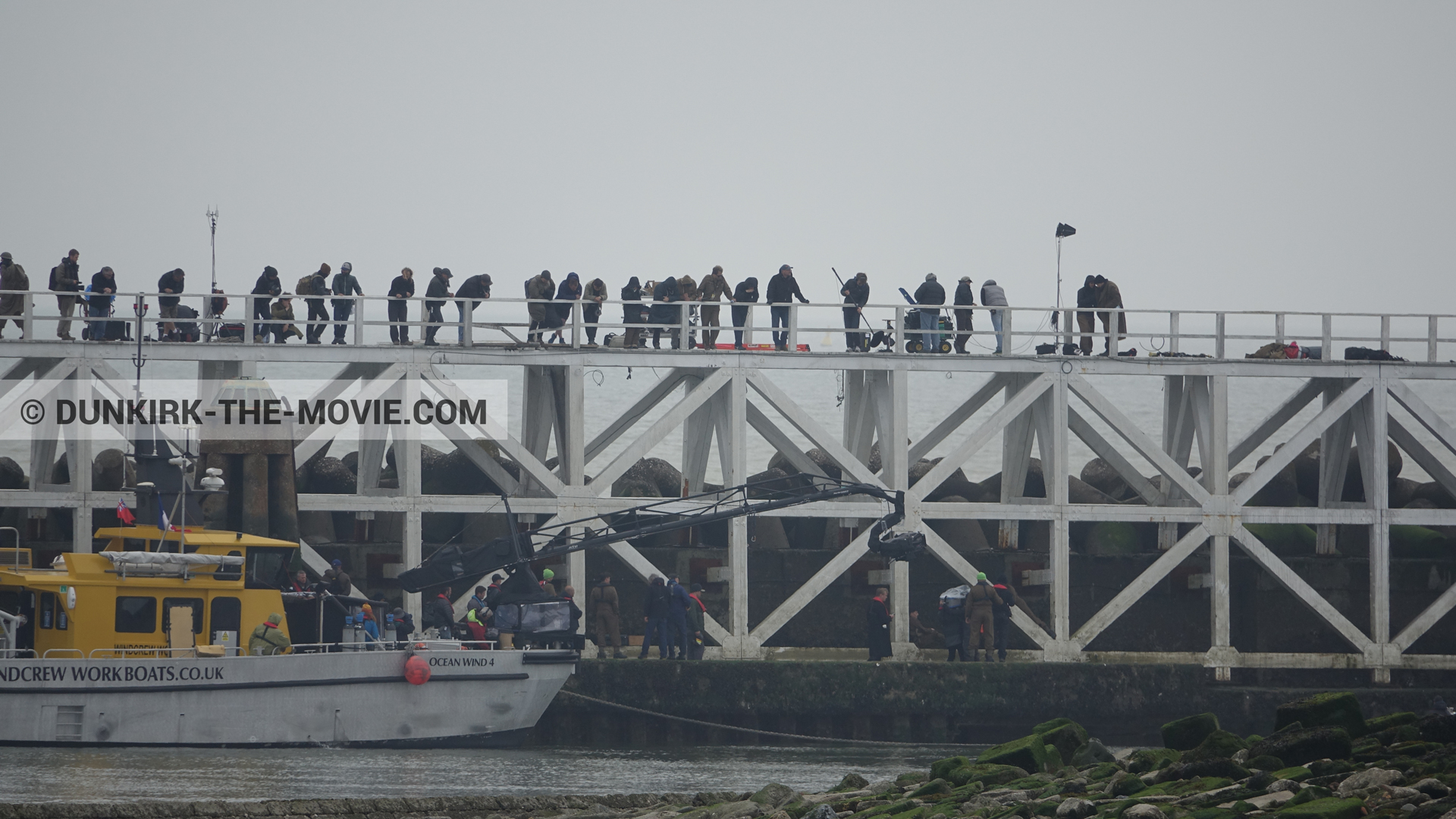 Fotos con muelle del ESTE, Ocean Wind 4, equipo técnica,  durante el rodaje de la película Dunkerque de Nolan