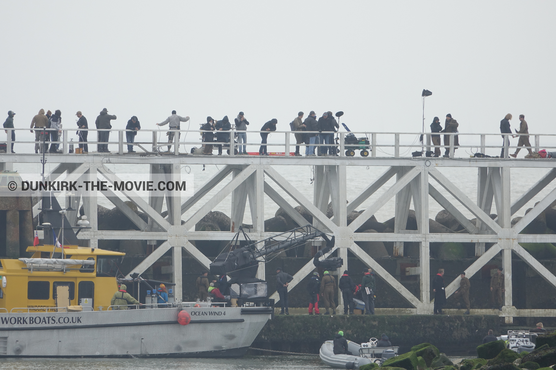 Fotos con actor, muelle del ESTE, Christopher Nolan, Ocean Wind 4,  durante el rodaje de la película Dunkerque de Nolan