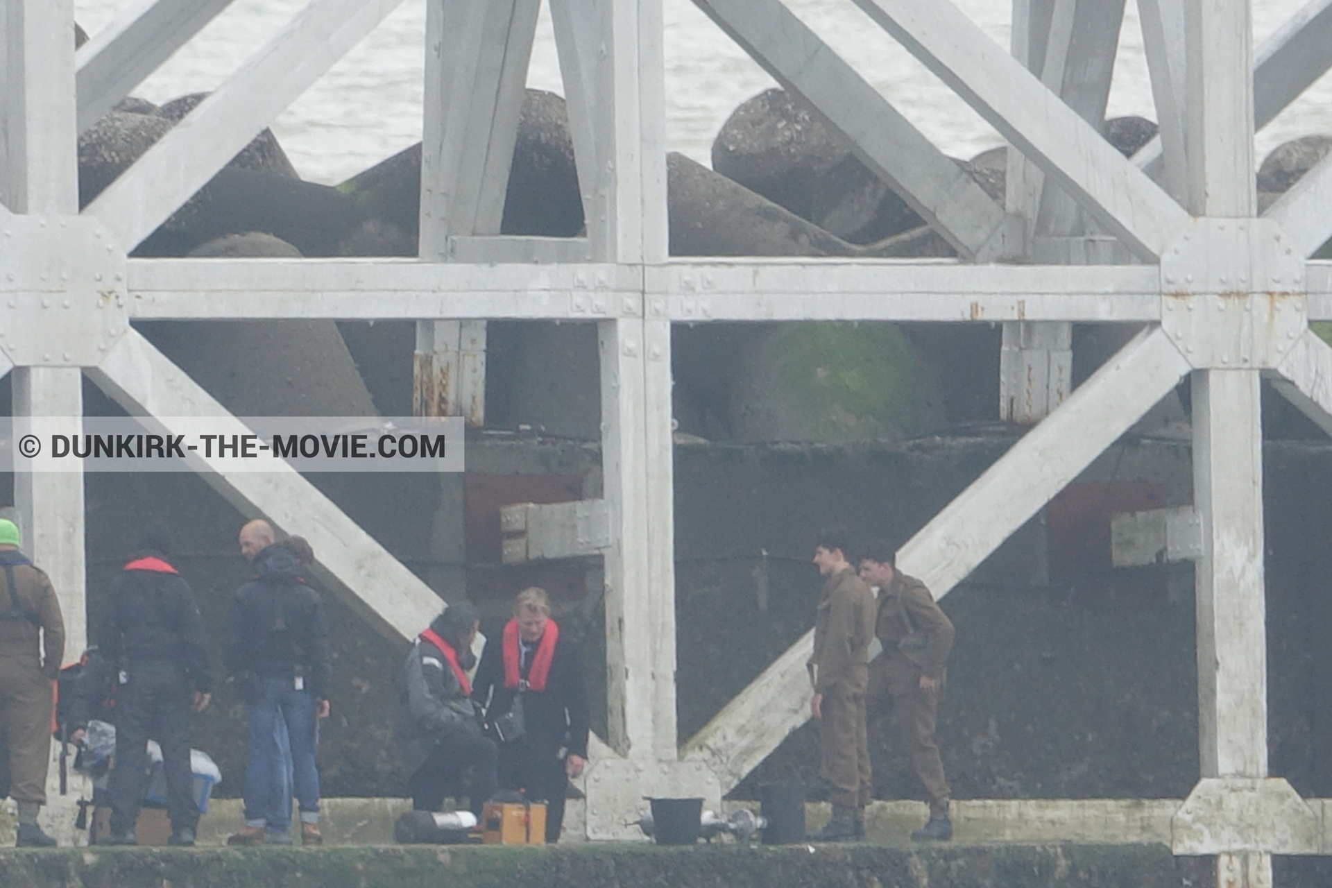 Fotos con actor, muelle del ESTE, equipo técnica,  durante el rodaje de la película Dunkerque de Nolan