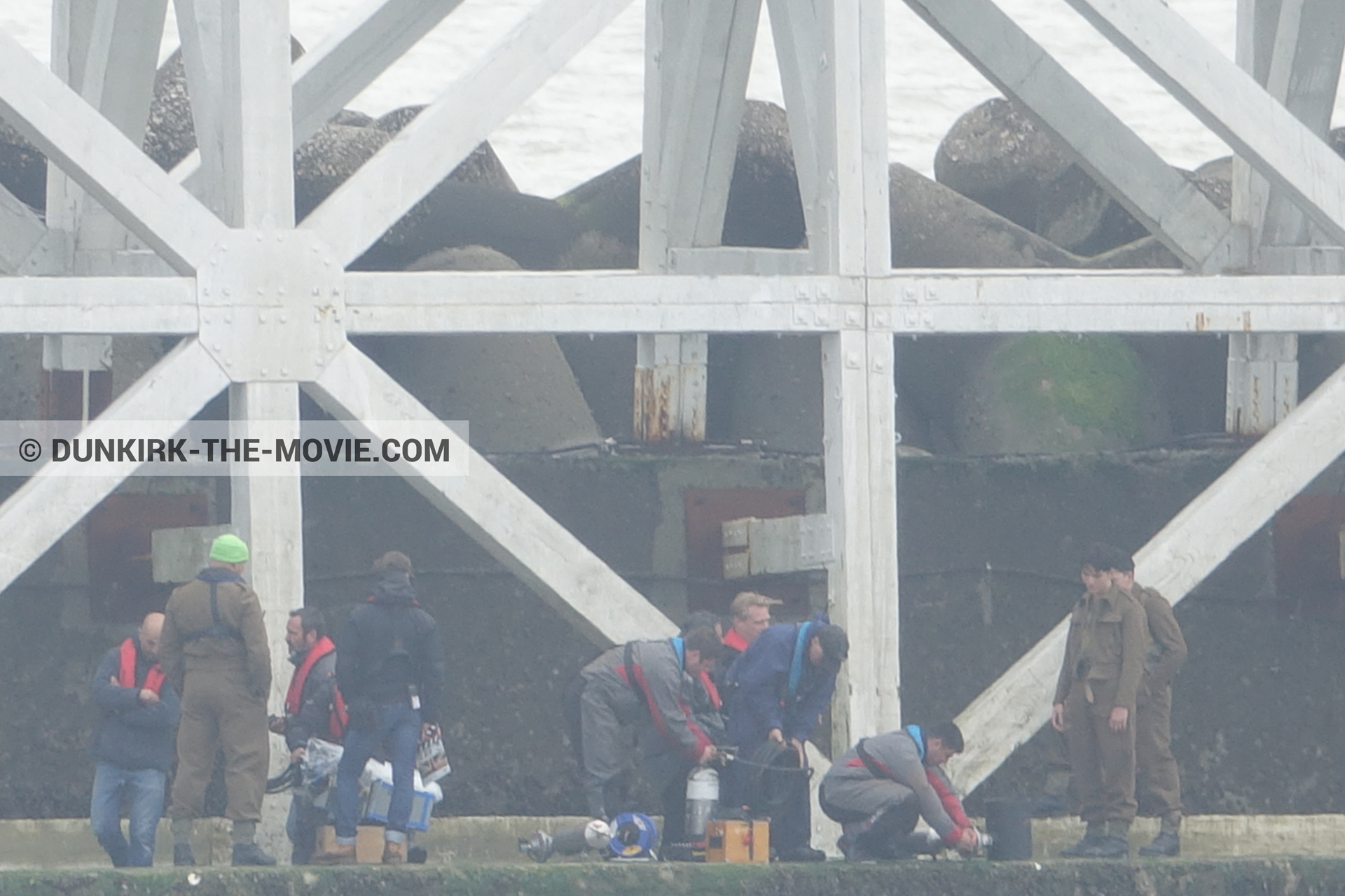 Fotos con actor, muelle del ESTE, equipo técnica,  durante el rodaje de la película Dunkerque de Nolan