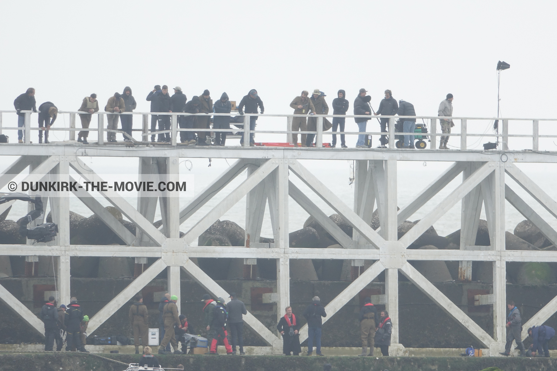 Fotos con muelle del ESTE, Christopher Nolan, equipo técnica, Nilo Otero,  durante el rodaje de la película Dunkerque de Nolan