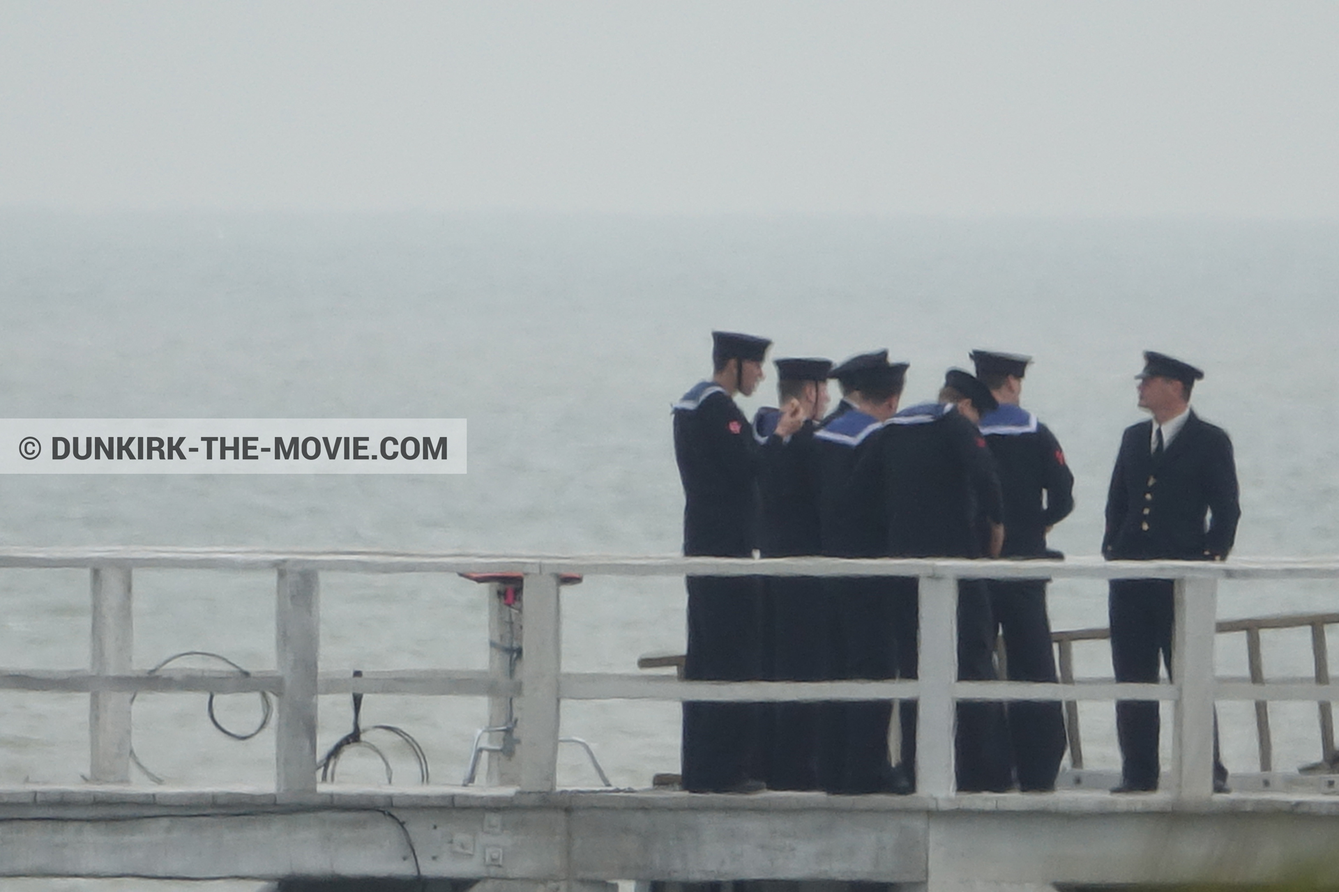 Fotos con cielo gris, extras, muelle del ESTE,  durante el rodaje de la película Dunkerque de Nolan