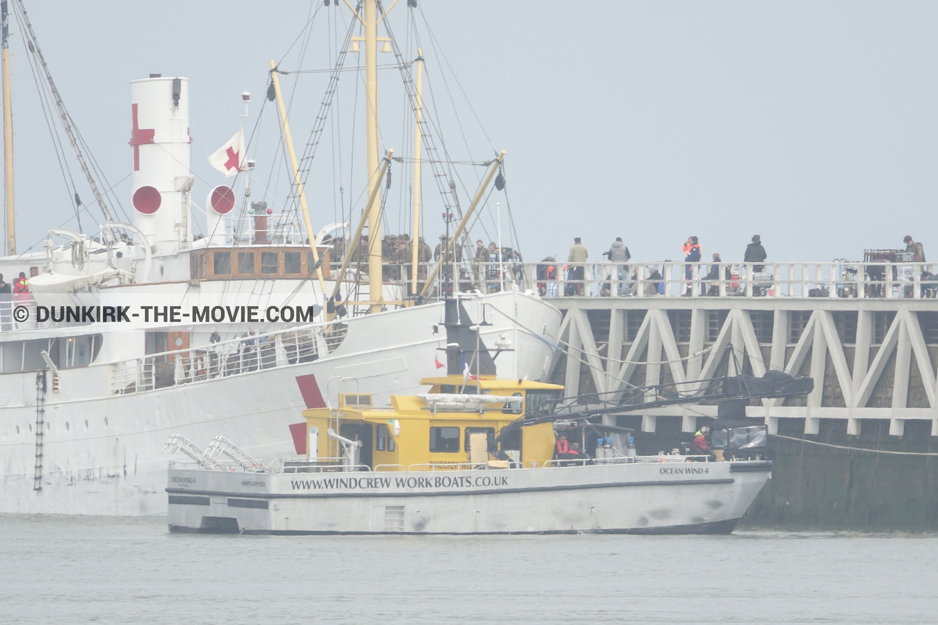 Photo avec ciel gris, jetÃ©e EST, mer calme, Ocean Wind 4, M/S Rogaland,  des dessous du Film Dunkerque de Nolan