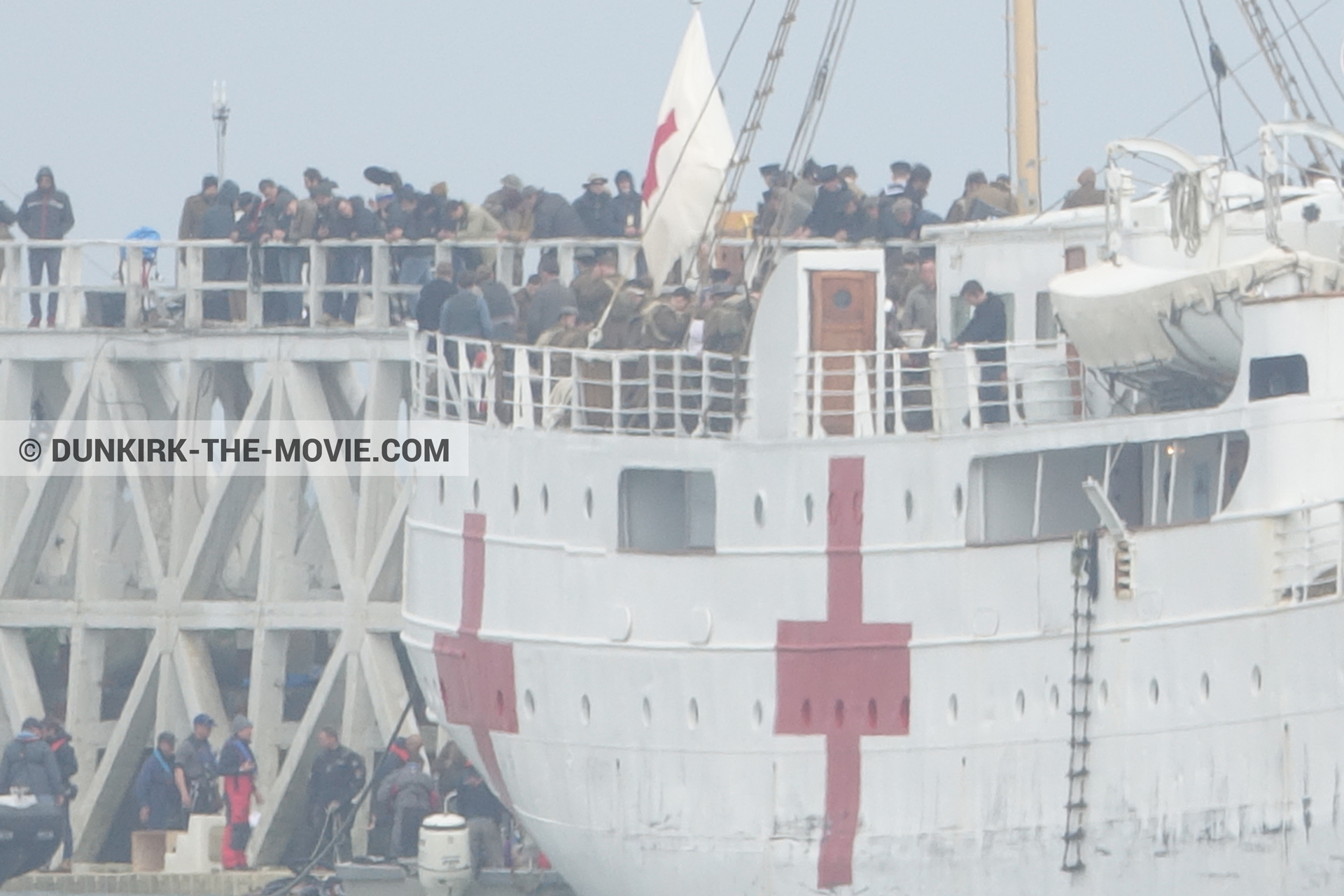 Fotos con cielo gris, extras, muelle del ESTE, equipo técnica, M/S Rogaland,  durante el rodaje de la película Dunkerque de Nolan