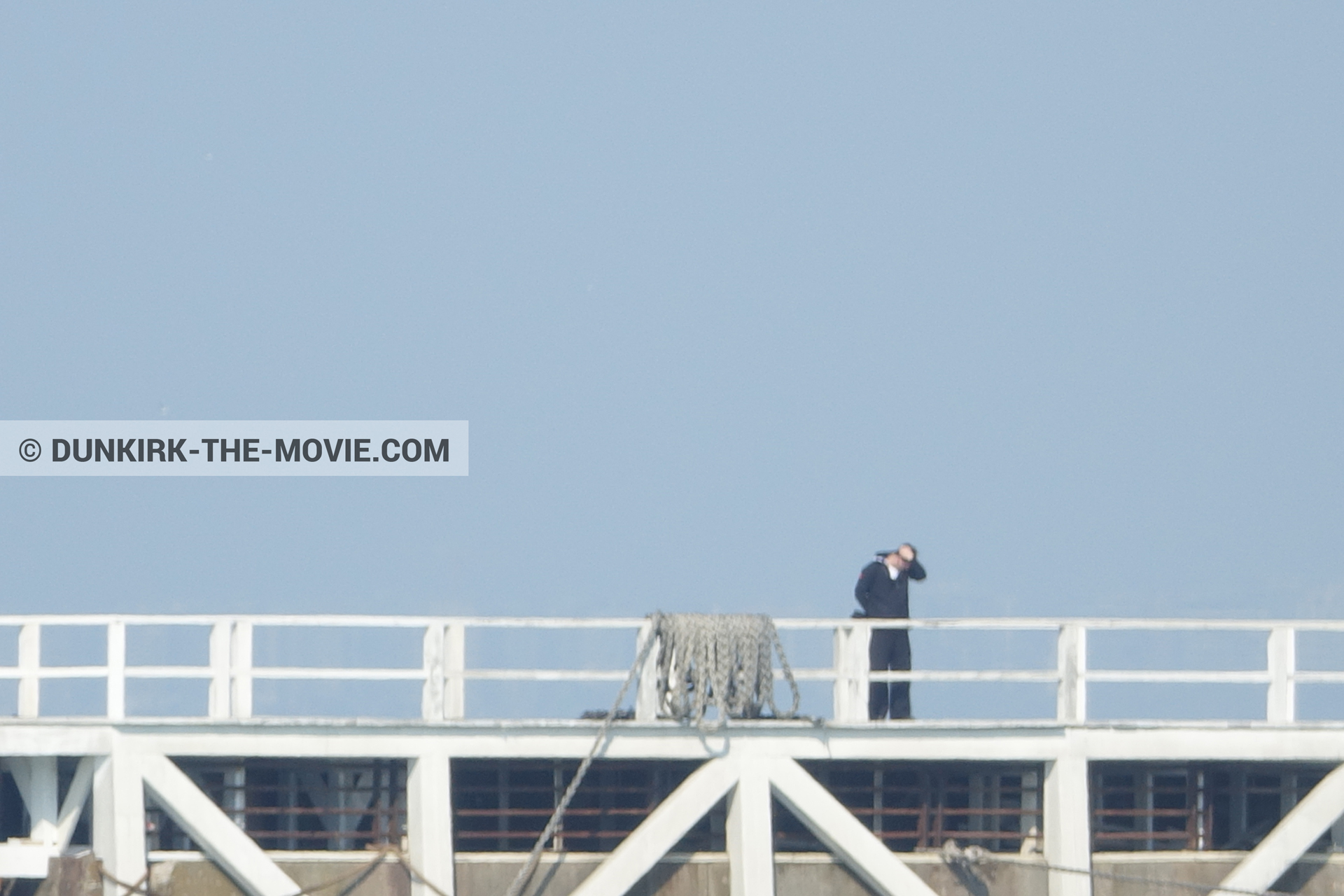 Fotos con cielo azul, extras, muelle del ESTE,  durante el rodaje de la película Dunkerque de Nolan