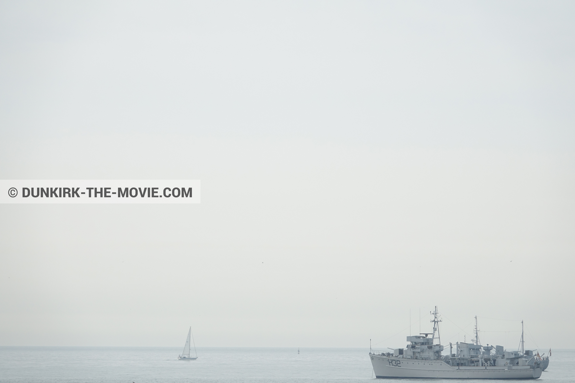 Photo avec ciel gris, H32 - Hr.Ms. Sittard, mer calme,  des dessous du Film Dunkerque de Nolan