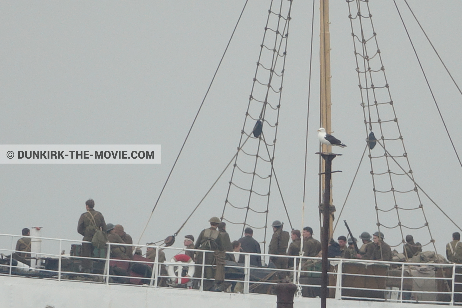 Fotos con cielo gris, extras, equipo técnica, M/S Rogaland,  durante el rodaje de la película Dunkerque de Nolan