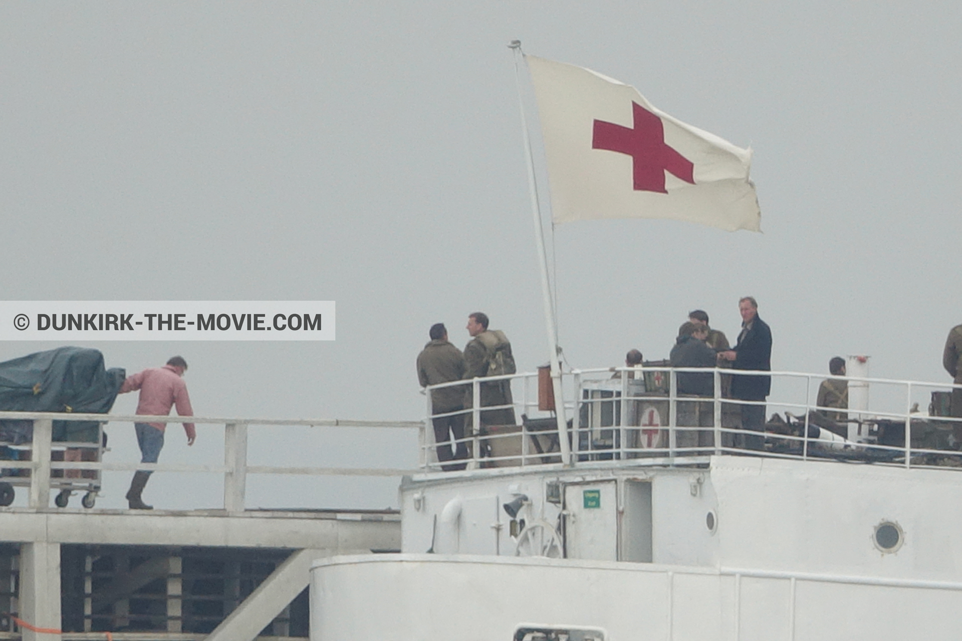 Fotos con cielo gris, extras, muelle del ESTE, equipo técnica, M/S Rogaland,  durante el rodaje de la película Dunkerque de Nolan