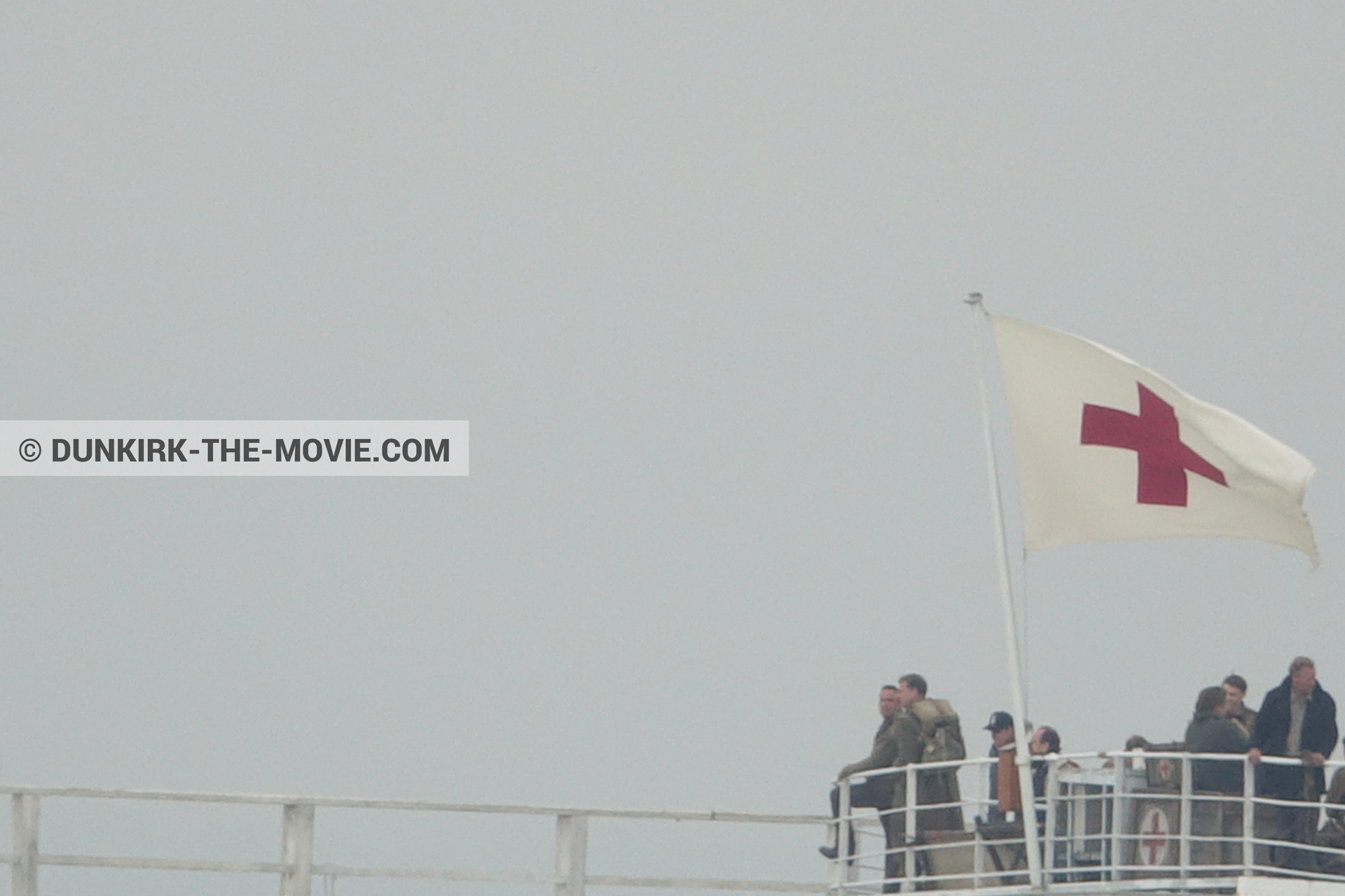 Photo avec ciel gris, figurants, jetée EST, équipe technique, M/S Rogaland,  des dessous du Film Dunkerque de Nolan